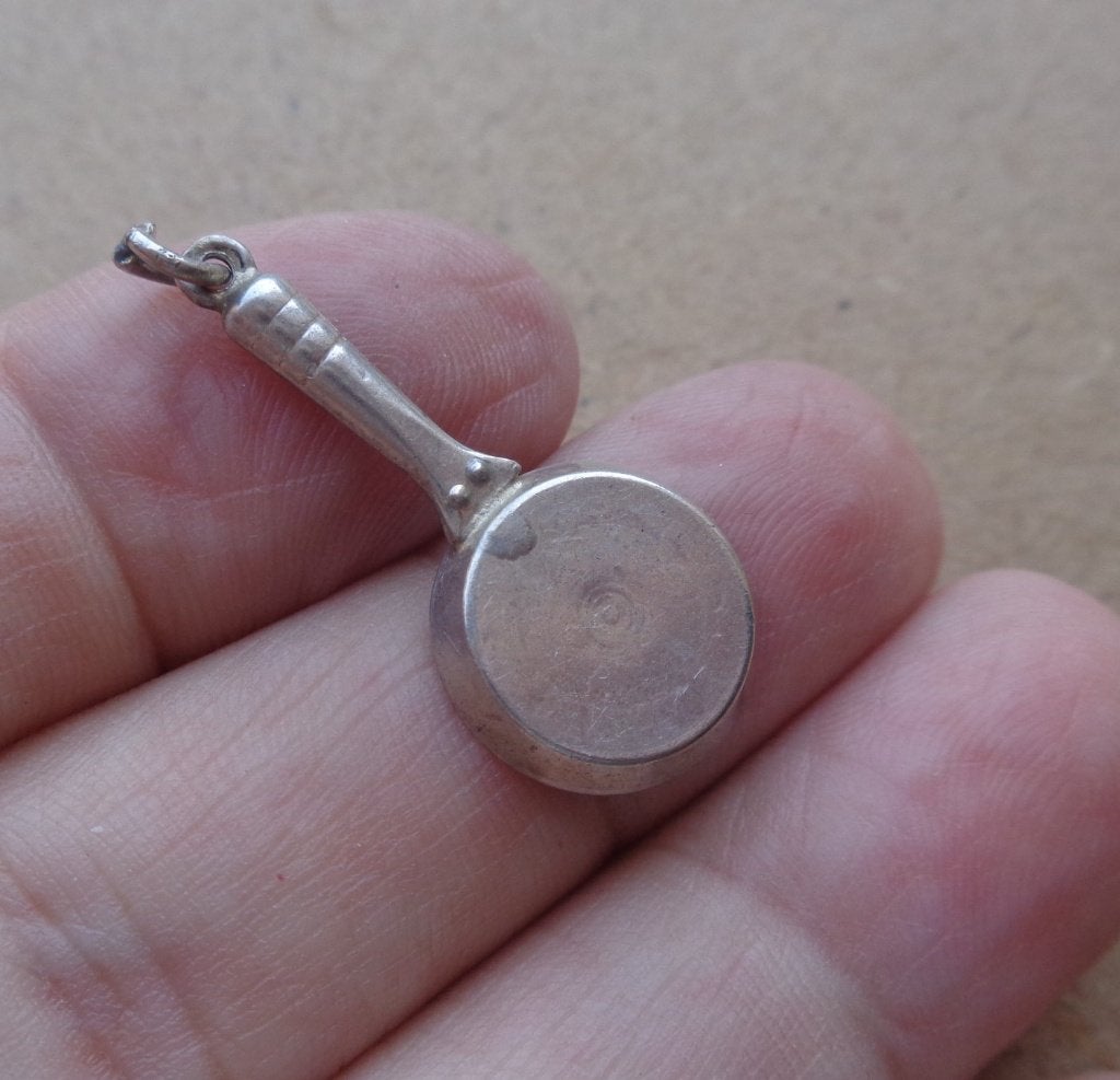 zilveren vintage bedel koekenpan [574], Overige merken, Verzenden, Zo goed als nieuw, 1 bedel