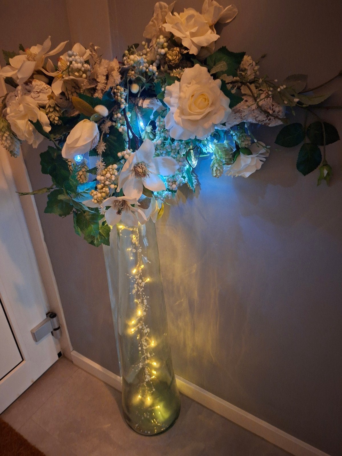 2 grote vazen met kunstbloemen, Huis en Inrichting, Ophalen, Kunstbloem