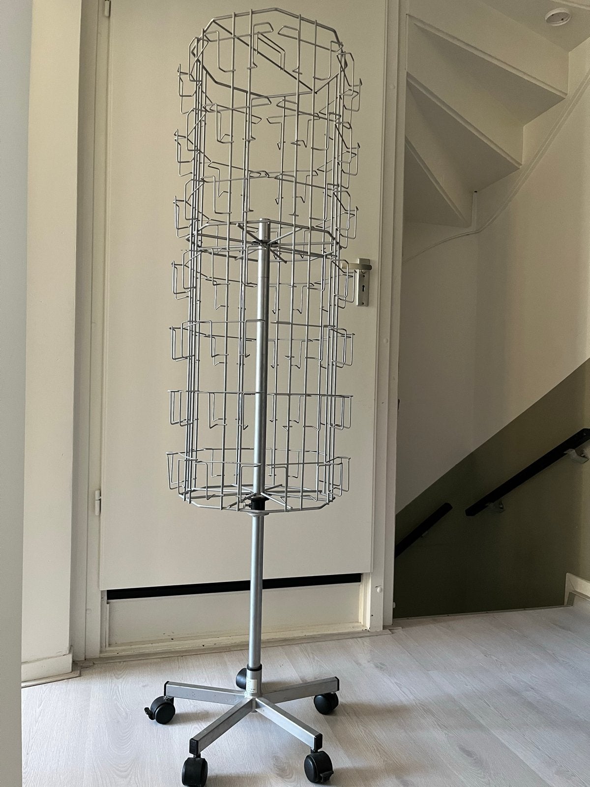 Draaibaar Kaartenrek / Displayrek op wielen, Huis en Inrichting, Ophalen, Zo goed als nieuw