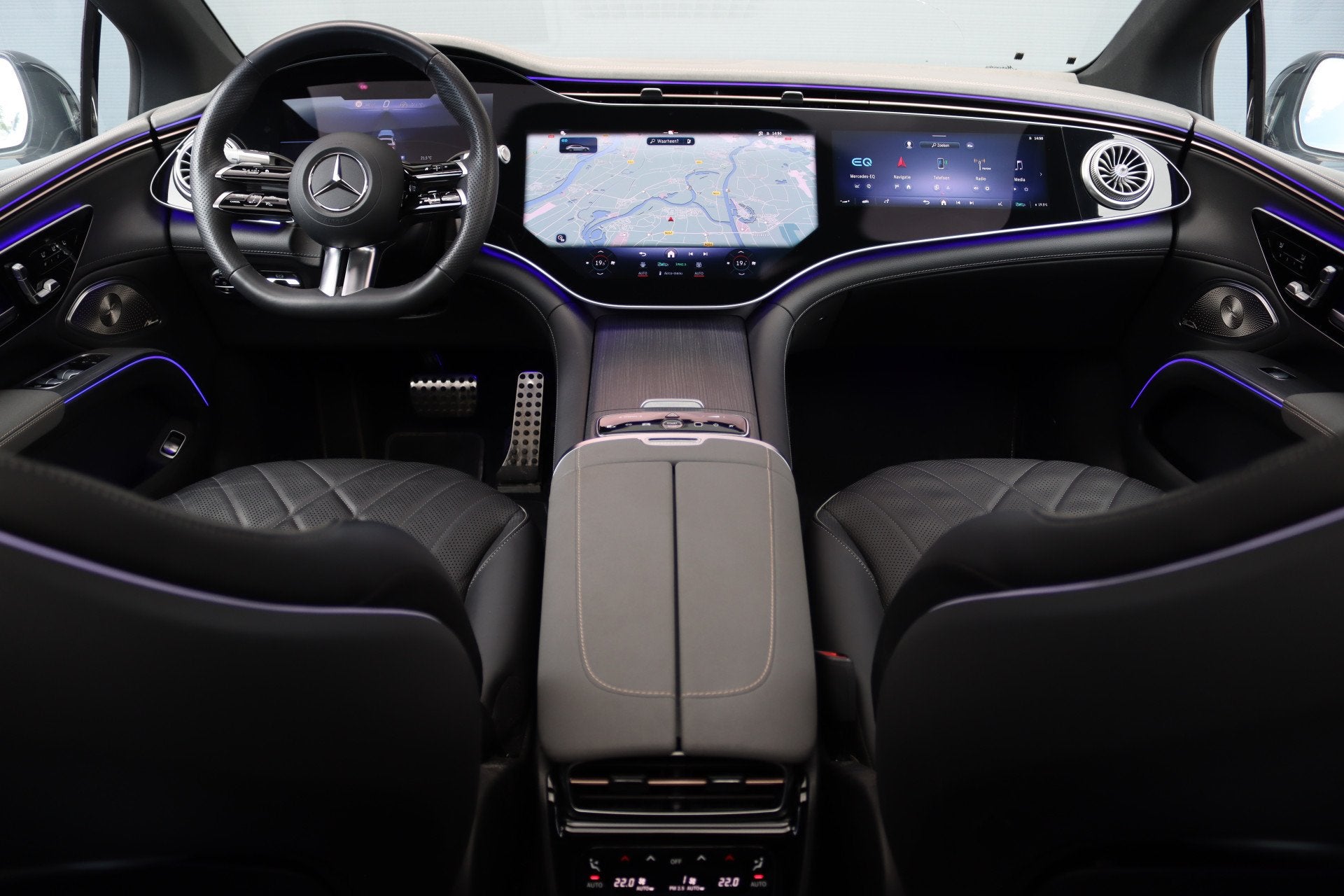Mercedes-Benz EQS 500 4MATIC AMG Line 108 kWh | Luchtvering, Auto's, Dealer onderhouden, Gebruikt, 4 stoelen, Wit