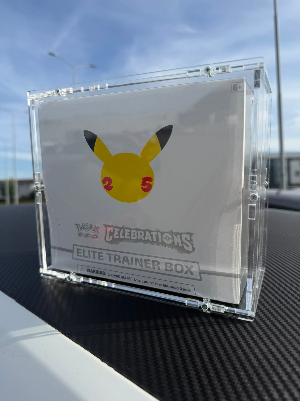 Pokémon Celebrations ETB 25th Anniversary sealed, Hobby en Vrije tijd, Ophalen of Verzenden, Zo goed als nieuw, Boosterbox