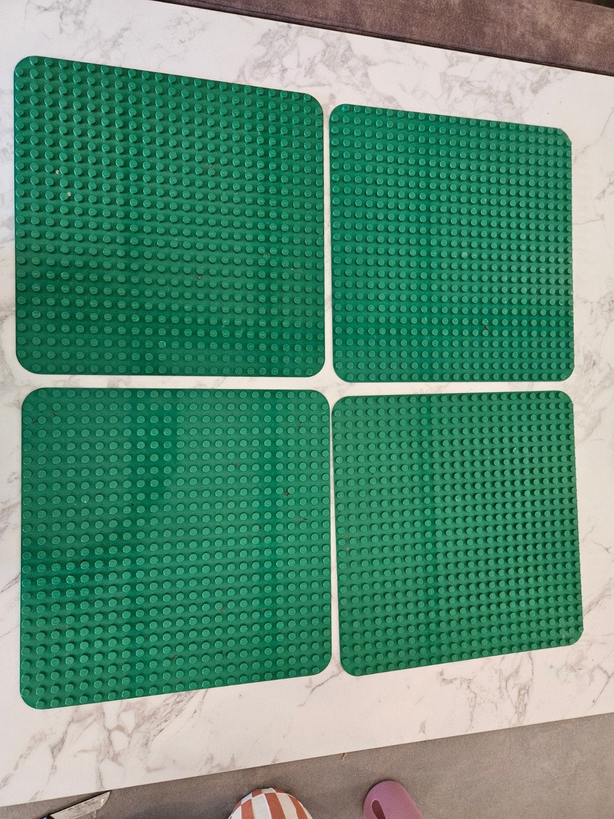 Duplo 4 grote groene grondplaten 38x38cm, Kinderen en Baby's, Lego, Gebruikt, Denemarken, Ophalen of Verzenden