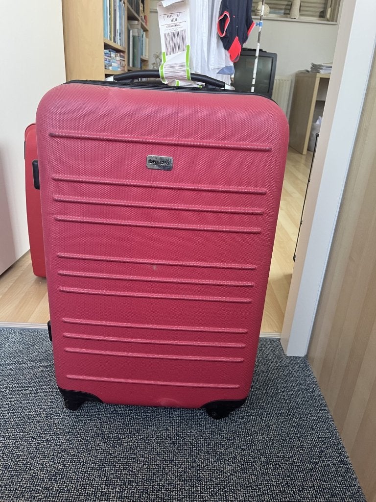 Rode koffer met wieltjes ., Ophalen, Wieltjes, Gebruikt, 50 tot 60 cm