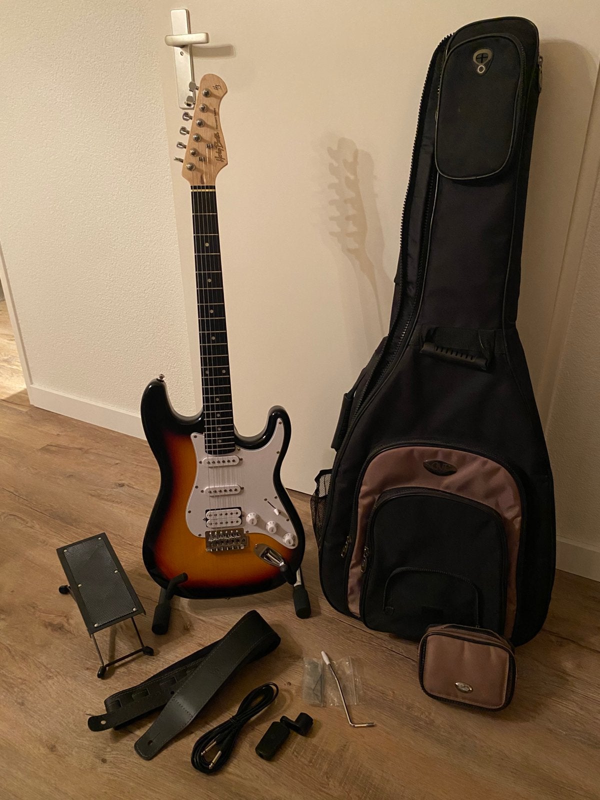 Harley Benton ST-20HSS SB Standard Series met accessoires, Muziek en Instrumenten, Ophalen, Gebruikt, Solid body, Overige merken
