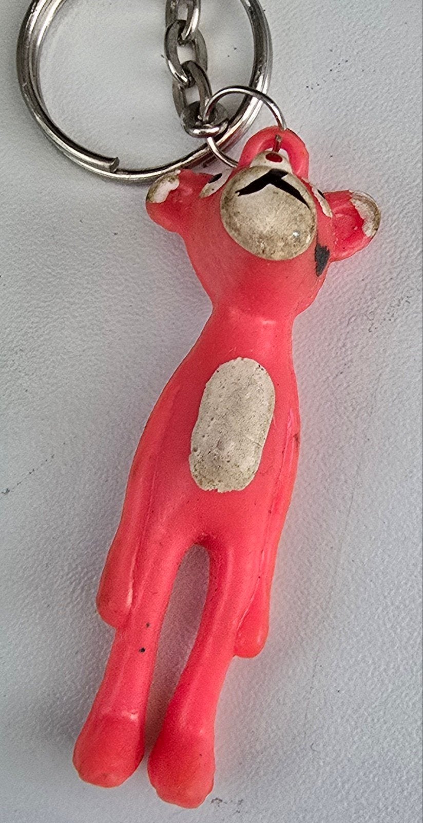 Vintage roze sleutelhanger - Pink Panther figuurtje, Verzamelen, Sleutelhangers, Gebruikt, Knuffel of Figuurtje, Ophalen of Verzenden