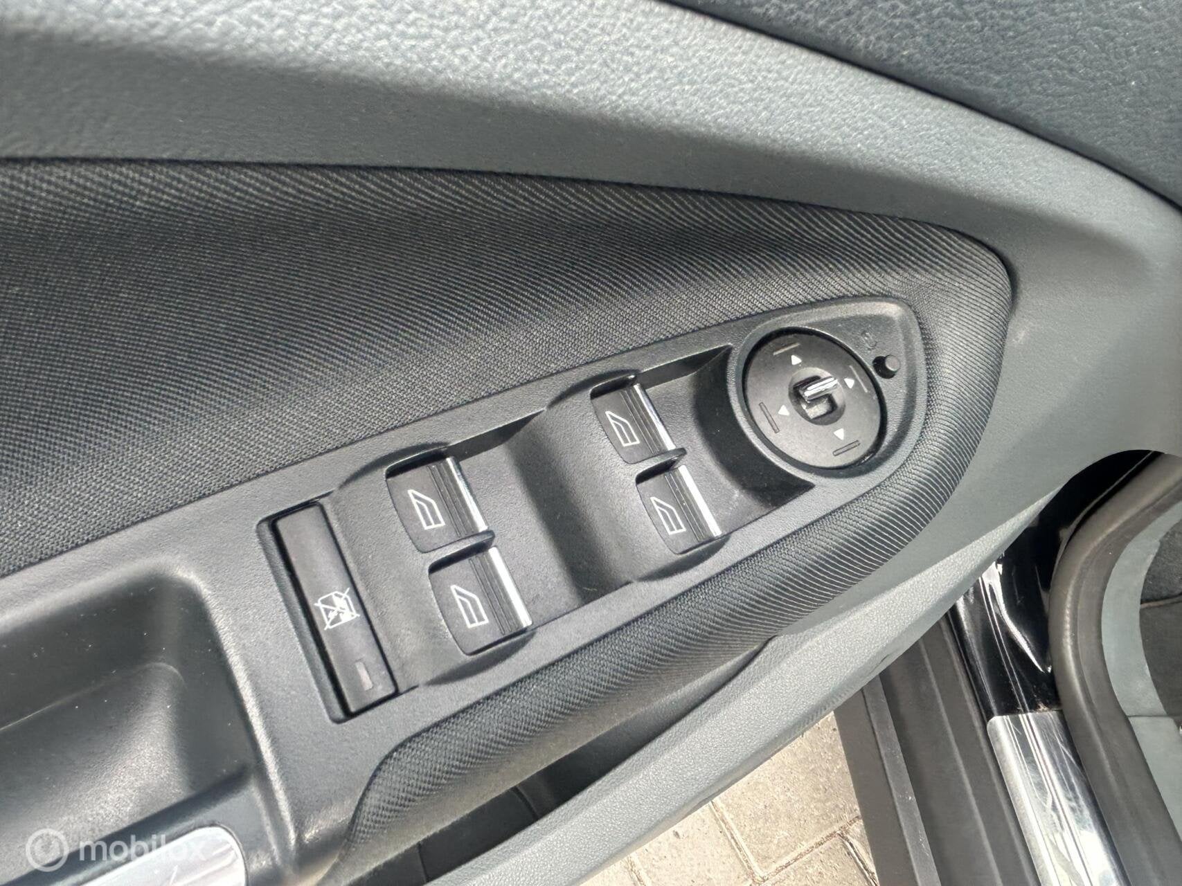 Foto 13 van Ford C-Max 1.6 150 PK Titanium Pano Stoelver
