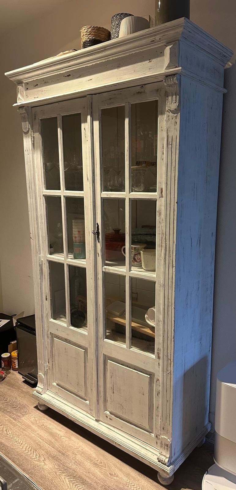 Antieke witte vitrinekast met glazen deuren, Huis en Inrichting, Ophalen, 25 tot 50 cm, 200 cm of meer