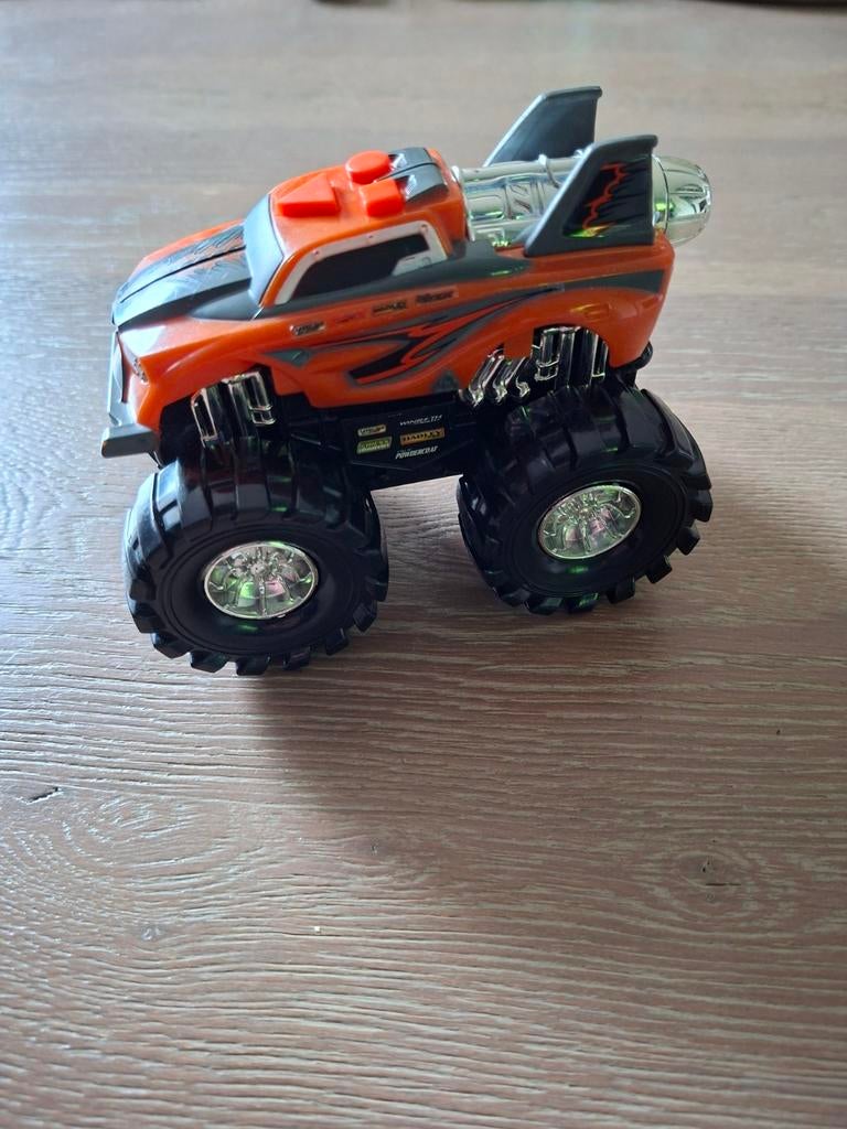 Monstertruck speelgoedauto met licht- en geluidseffecten, Kinderen en Baby's, Speelgoed | Speelgoedvoertuigen, Ophalen, Gebruikt