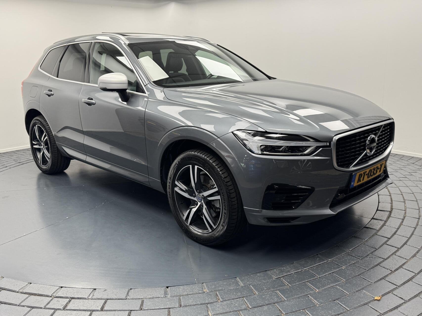 Volvo XC60 2.0 T8 Twin Engine AWD R-Design Automaat-Trekhaak, Automaat, Gebruikt, 320 pk, Origineel Nederlands