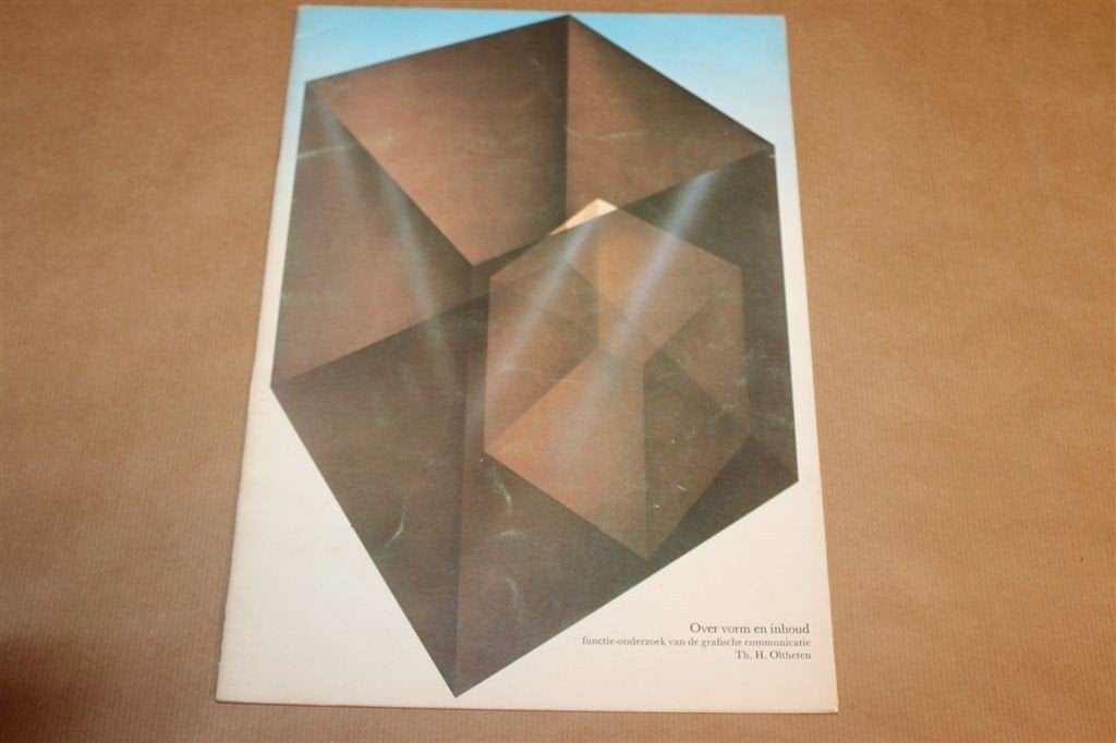 Over Vorm en Inhoud — Grafische Communicatie 1975, Boeken, Ophalen of Verzenden, Gelezen, Fotografen