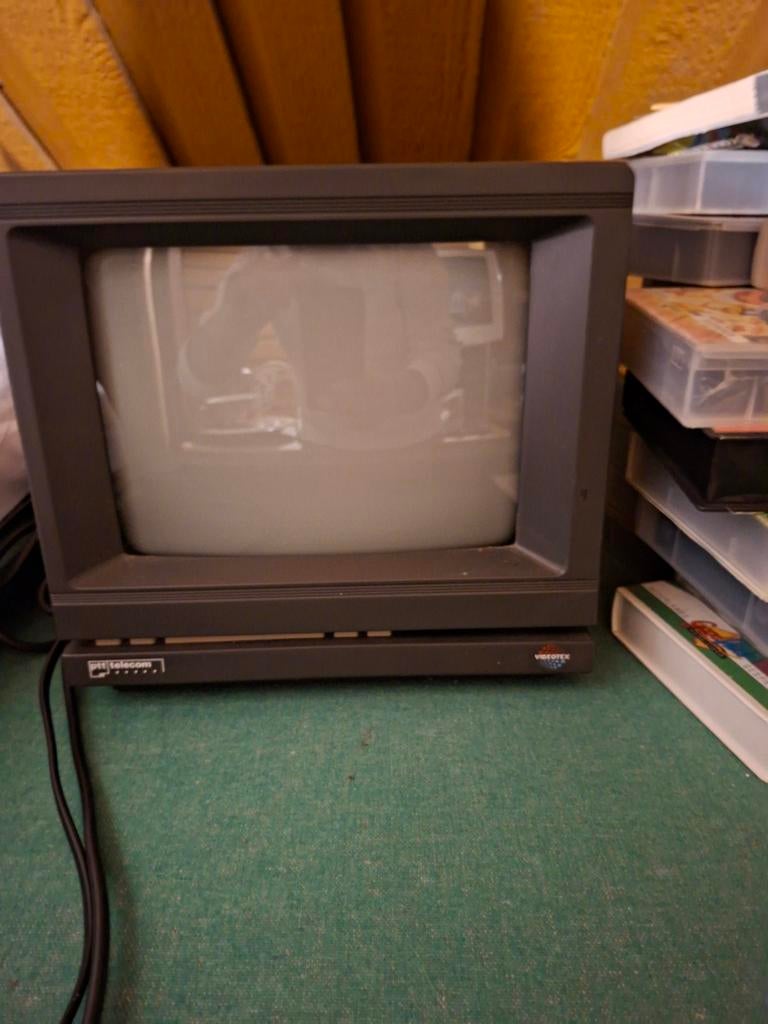 Videotex Minitel terminal, Ophalen of Verzenden