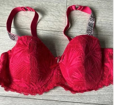 Bh 90b kan ook zonder bandjes worden gedragen	 € 3,50, Ophalen of Verzenden, BH