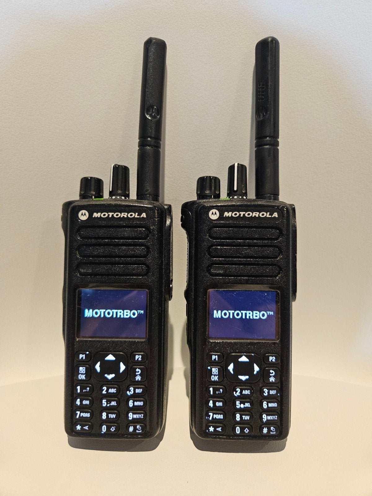 Motorola DP4800e UHF, Ophalen of Verzenden, Gebruikt, Portofoon of Walkie-talkie, Trilfunctie