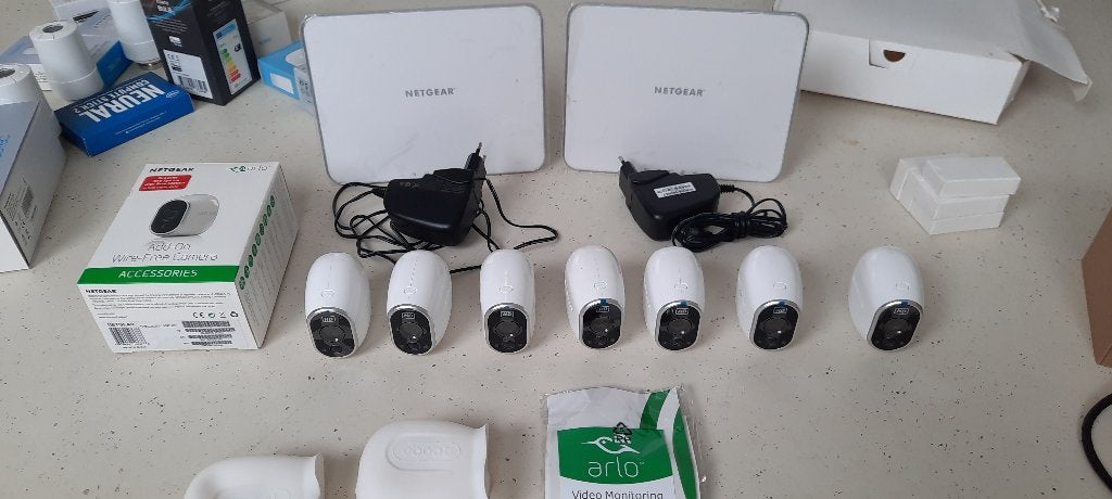 Netgear Arlo videobewaking — 7 camera's + 2 VMB3000-bases, Ophalen of Verzenden, Gebruikt, Buitencamera