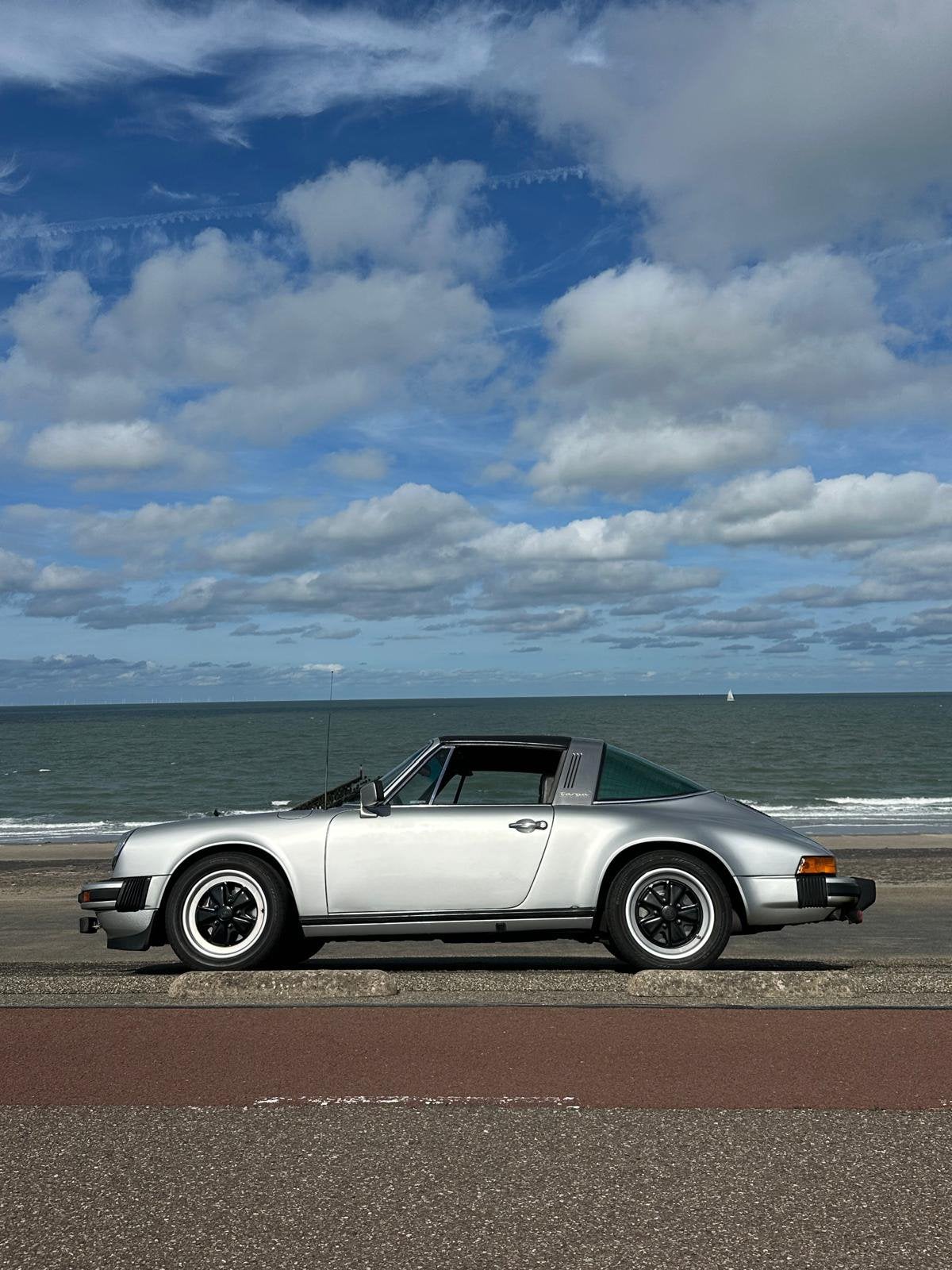 Porsche 911 3.0 Targa SC Cabriolet 1977 Grijs, Achterwielaandrijving, Zwart, Handgeschakeld, Particulier