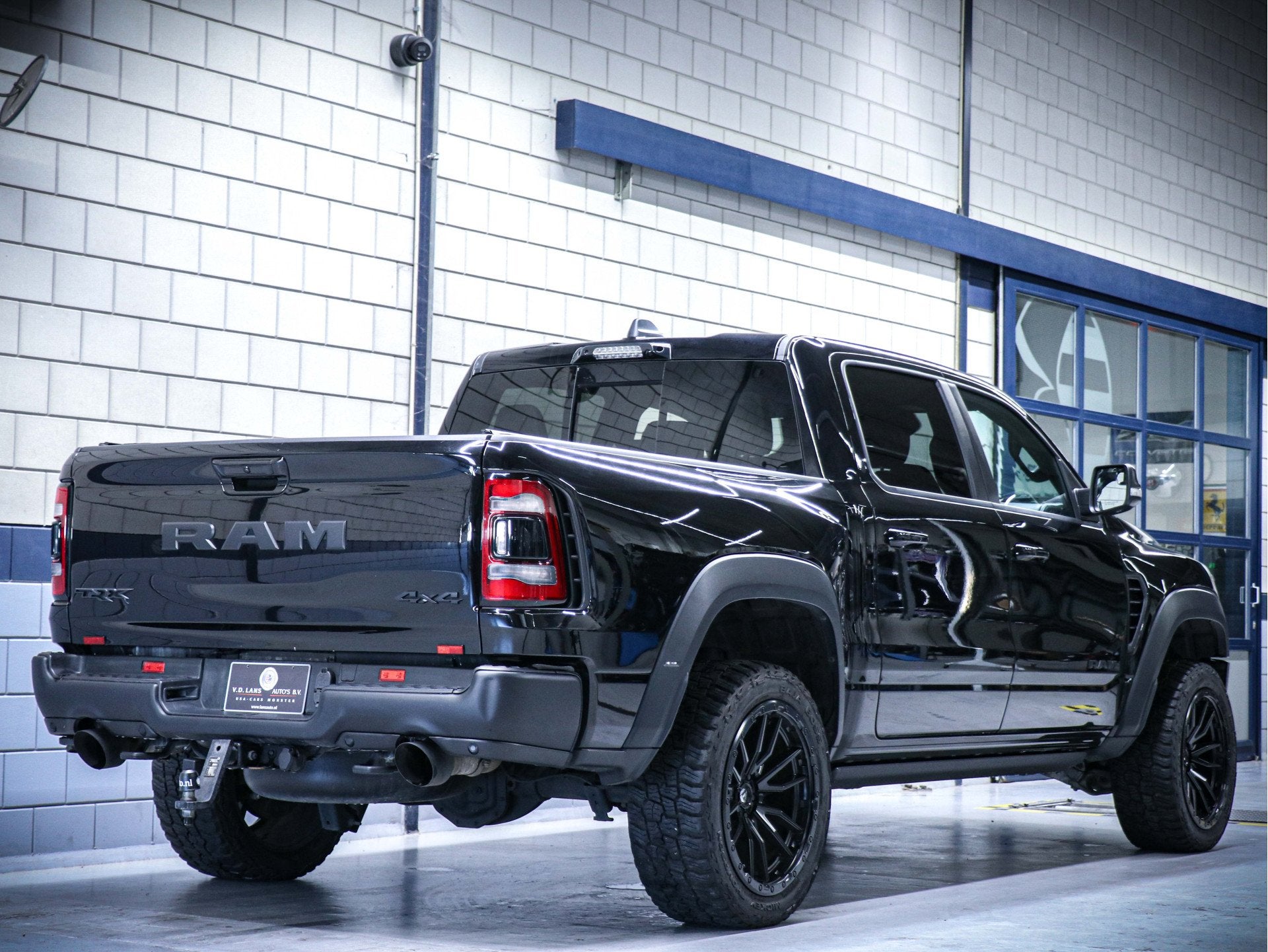 Dodge Ram 1500 TRX Supercharged | 6.2L 717PK V8 4x4 Crew Cab, Auto's, Dodge, Automaat, Gebruikt, 2778 kg, Zwart