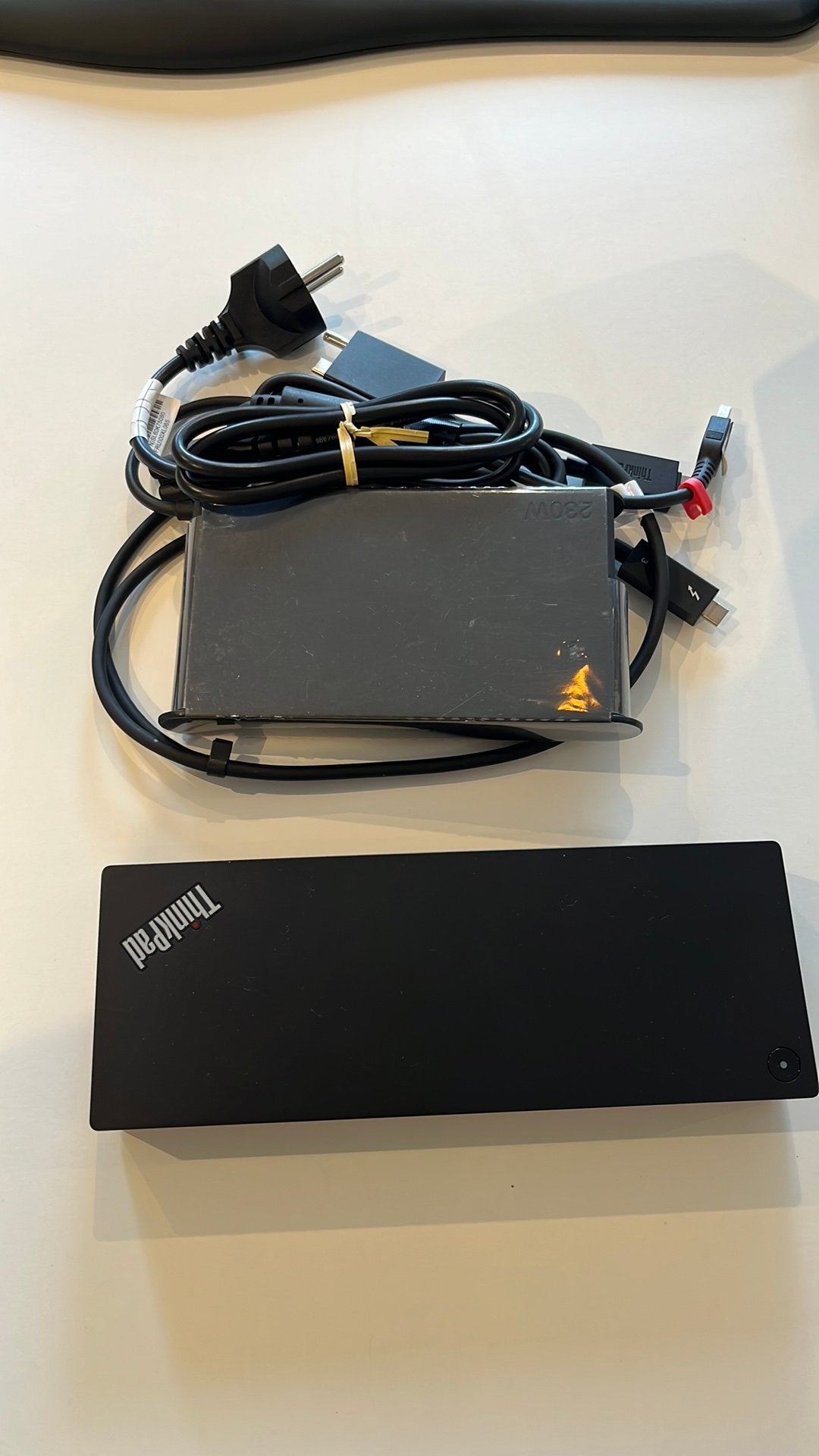 Lenova Thinkpad Dock, Computers en Software, Dockingstations, Ophalen of Verzenden, Zo goed als nieuw