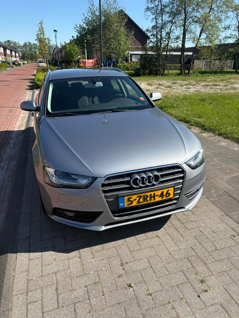 Audi A4 1.8 Tfsi 125KW Avant Multitr. 2015 Grijs, Auto's, Audi, Stof, Zwart, 4 cilinders, 1505 kg