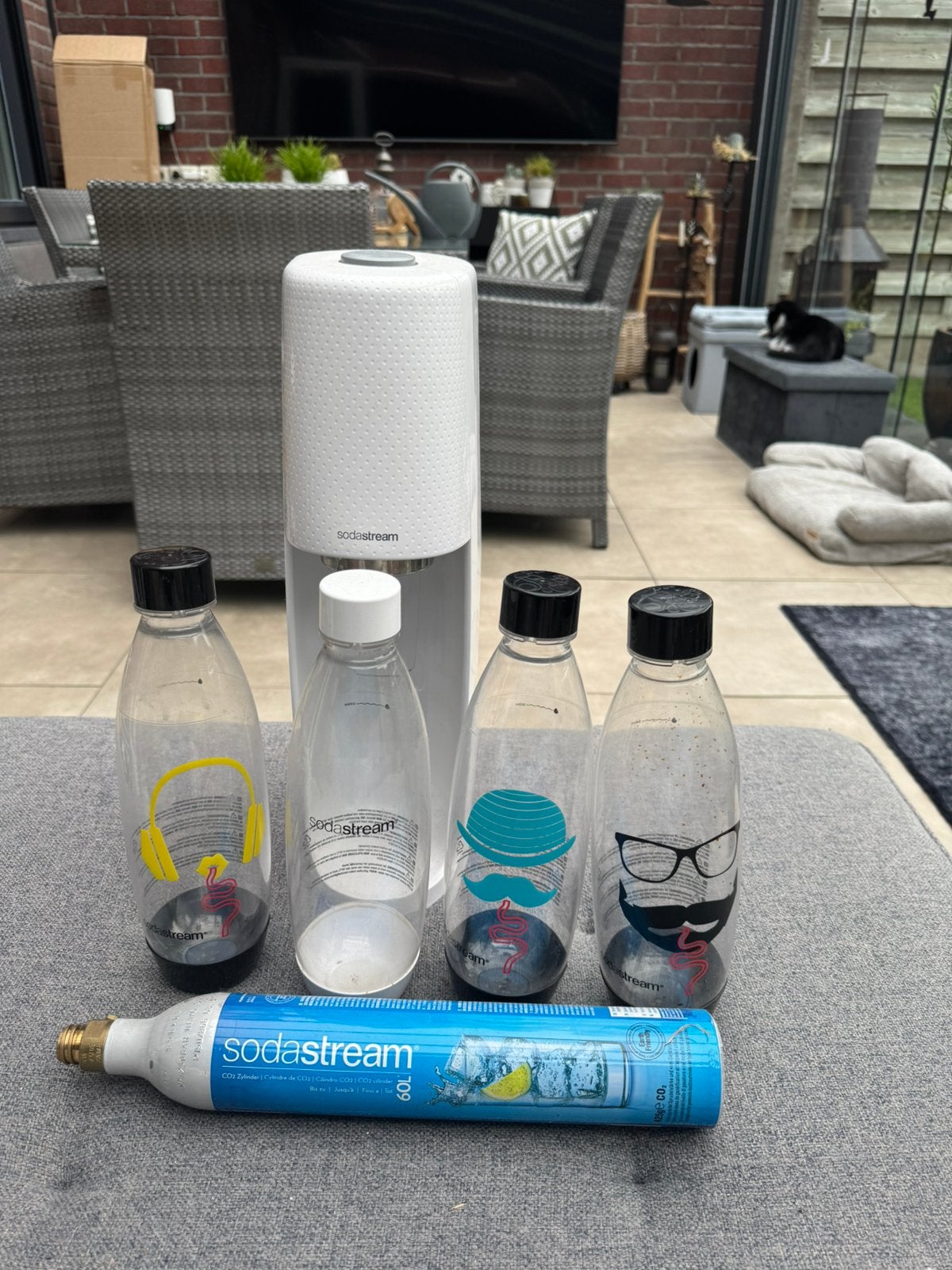 SodaStream met 4 flessen en lege CO2 patroon, Ophalen of Verzenden, Gebruikt