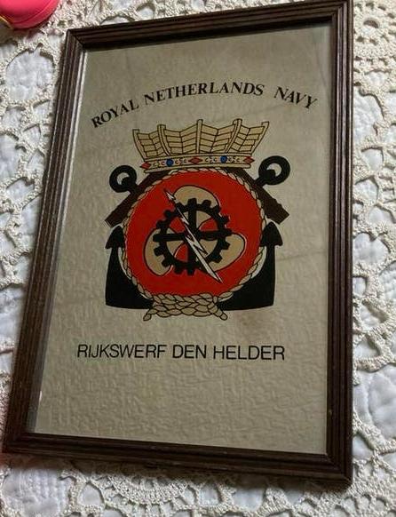 Spiegel met embleem Koninklijke Marine Rijkswerf Den Helder, Ophalen of Verzenden, Marine, Nederland, Embleem of Badge