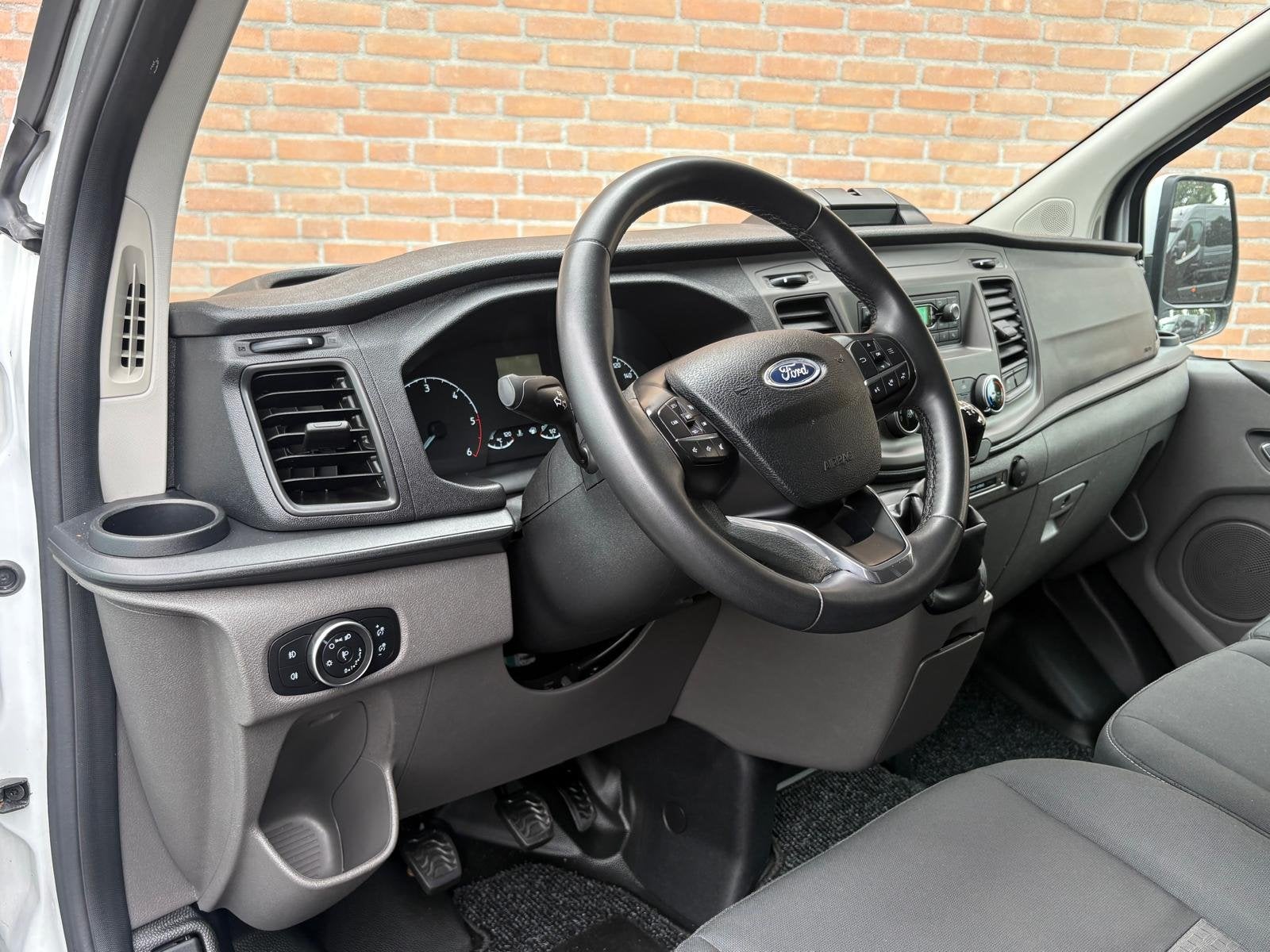 Foto 2 van Ford Transit Custom 2.0TDCI 130PK Lang 2.800KG Trekhaak / Cr