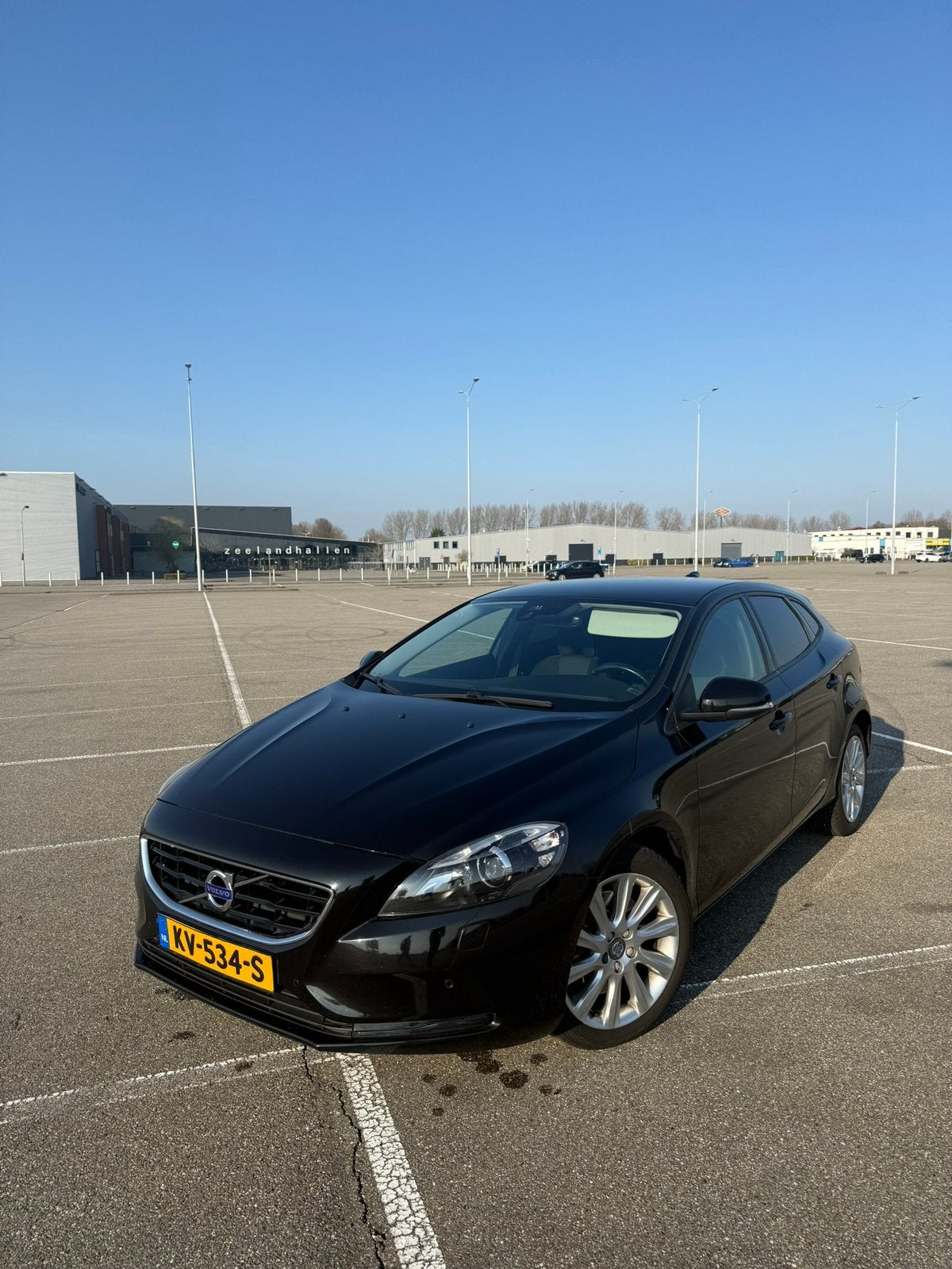 Volvo V40 2.0 D2 Geartronic 2016 Zwart, 4 cilinders, Diesel, 26 km/l, Particulier