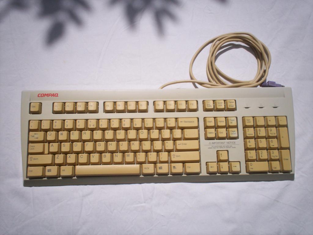 Compaq toetsenbord keyboard Model KB-9965 JO1WG qwerty PS/2, Computers en Software, Toetsenborden, Ophalen of Verzenden, Qwerty