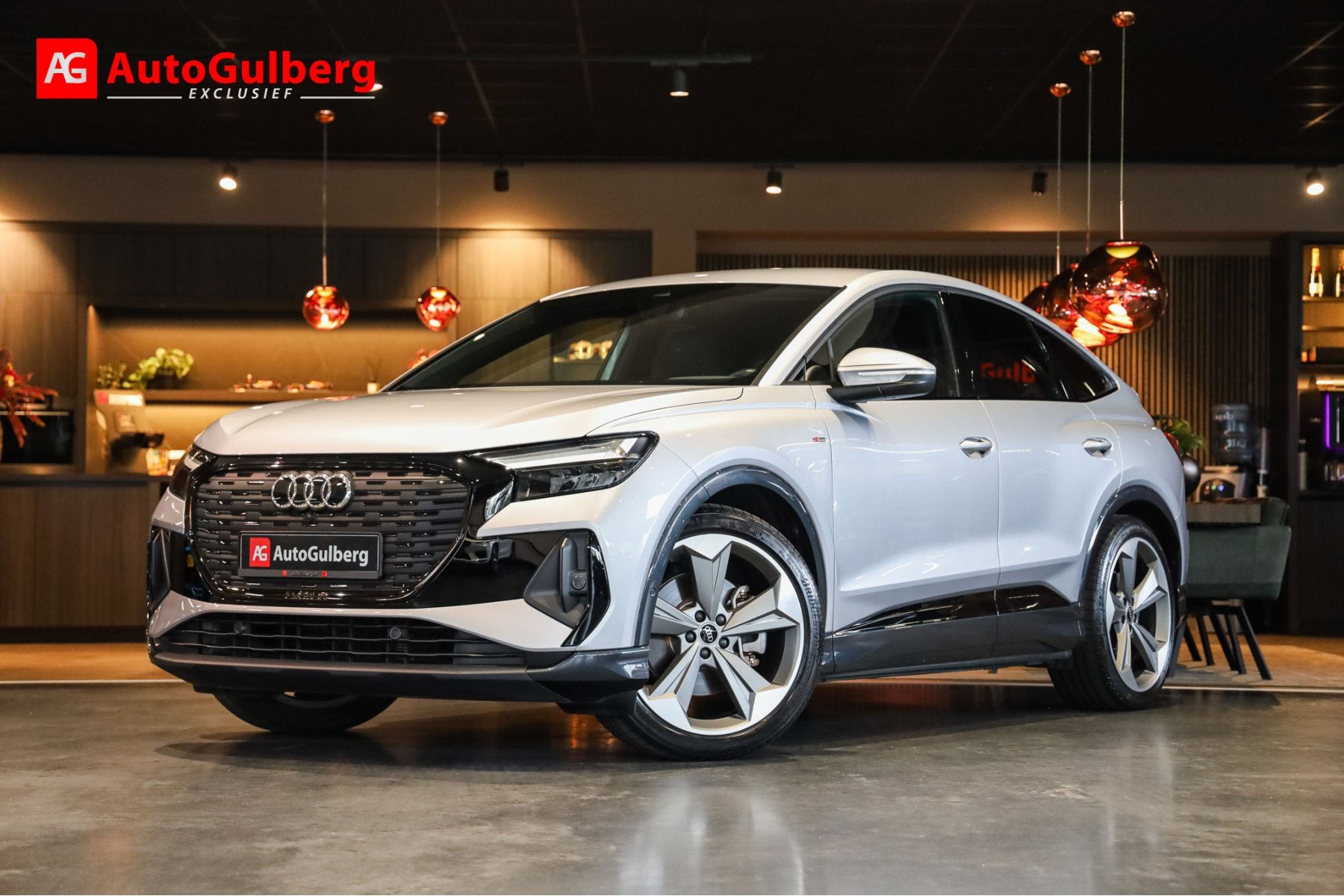 Audi Q4 Sportback e-tron 40 S Black edition 77 kWh Sportstoe, Auto's, Audi, Automaat, Achterwielaandrijving, Gebruikt, Zwart