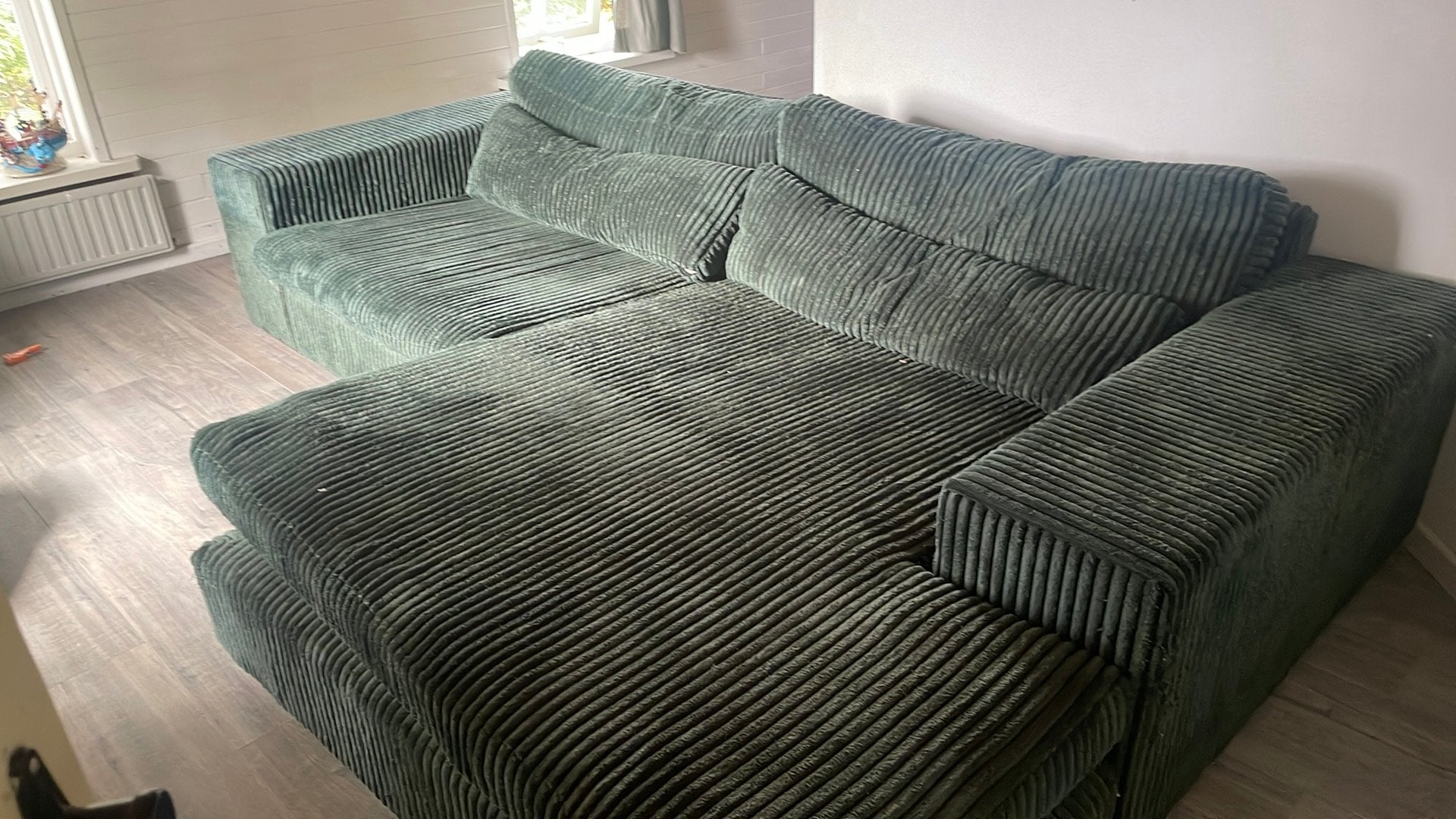 Grote groene ribfluwelen hoekbank, Huis en Inrichting, Ophalen, 250 tot 300 cm, Gebruikt, Hoekbank