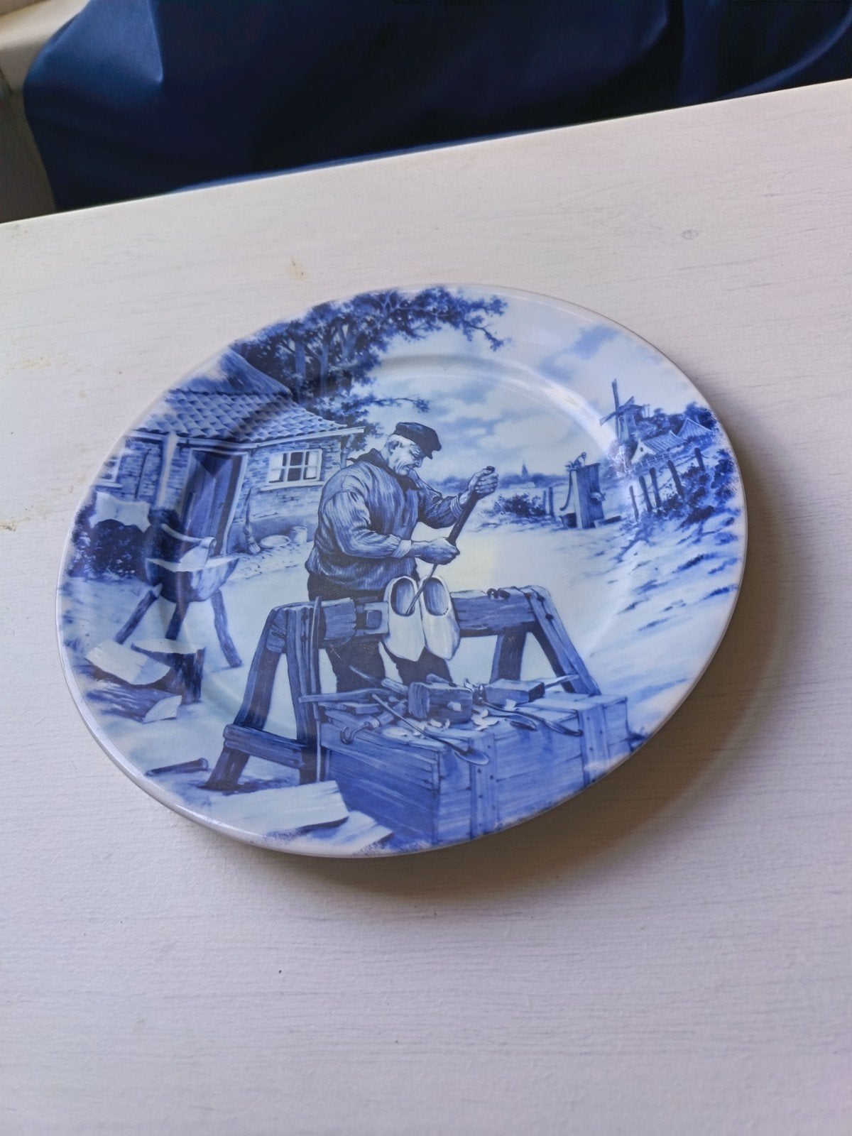 Delfts Blauw sierbord - Klompenmaker - 1984, Antiek en Kunst, Antiek | Wandborden en Tegels, Ophalen of Verzenden