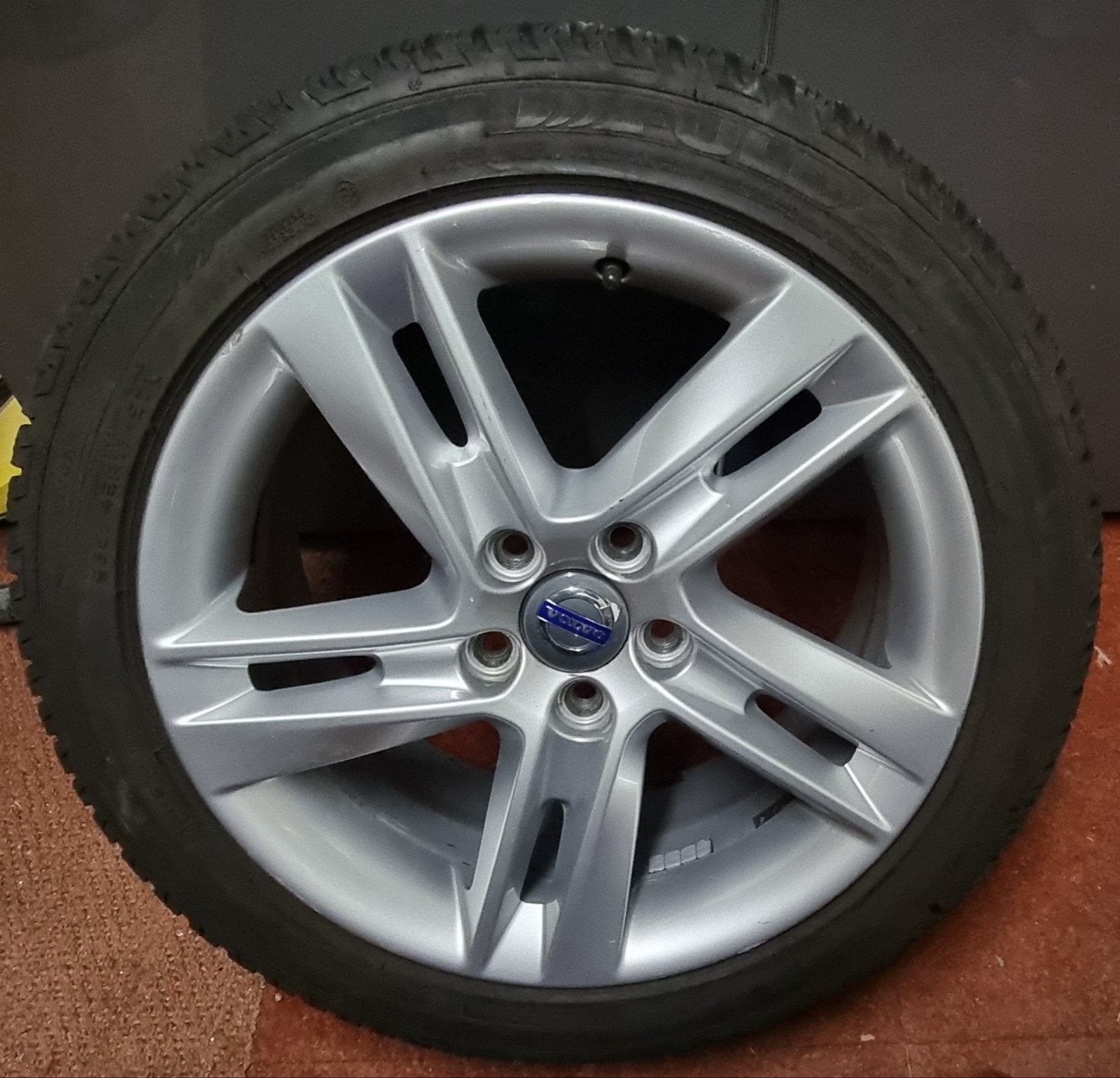 volvo velgen + winterbanden, Ophalen, Zo goed als nieuw