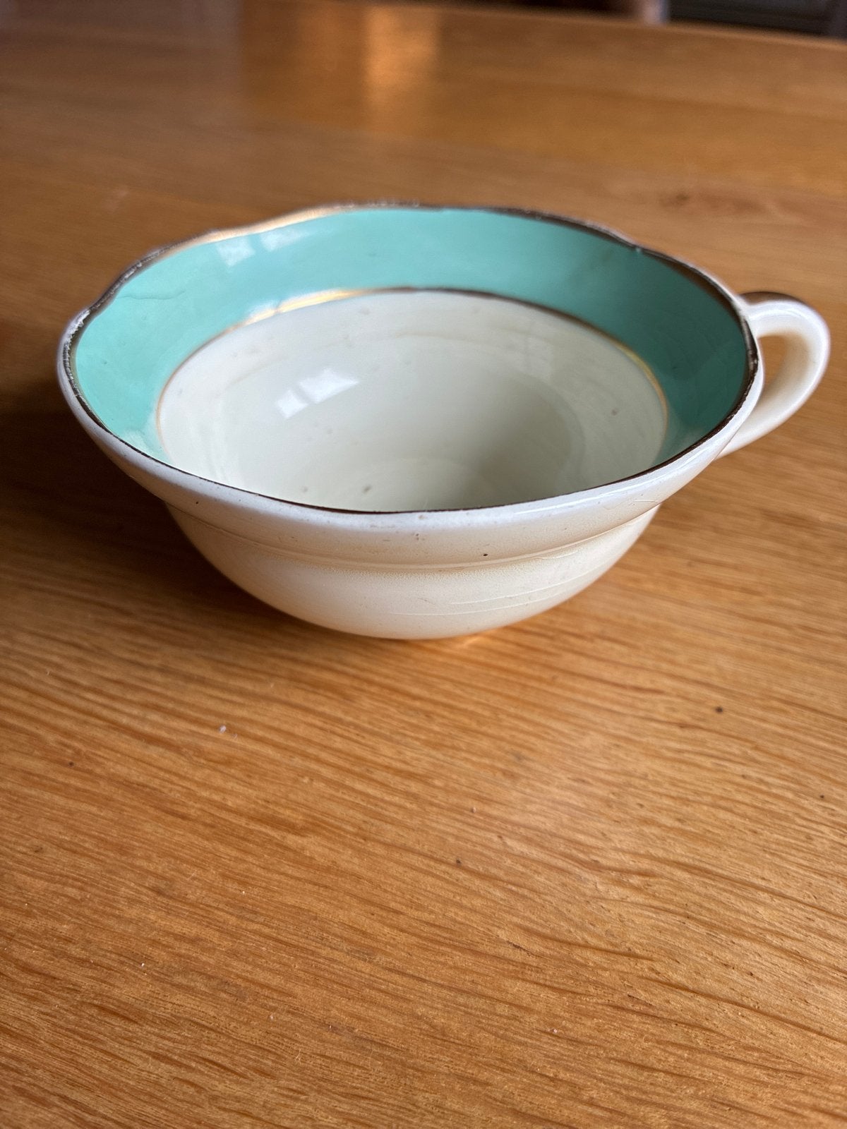 Antieke Hollandse theekop met goudkleurige rand, Ophalen of Verzenden
