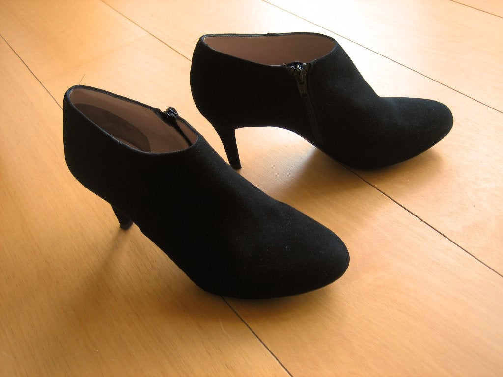 Zeer elegant zwart suede enkelschoen UNISA 39-40 snazzeys, Kleding | Dames, Pumps, Zwart, Nieuw, Ophalen of Verzenden