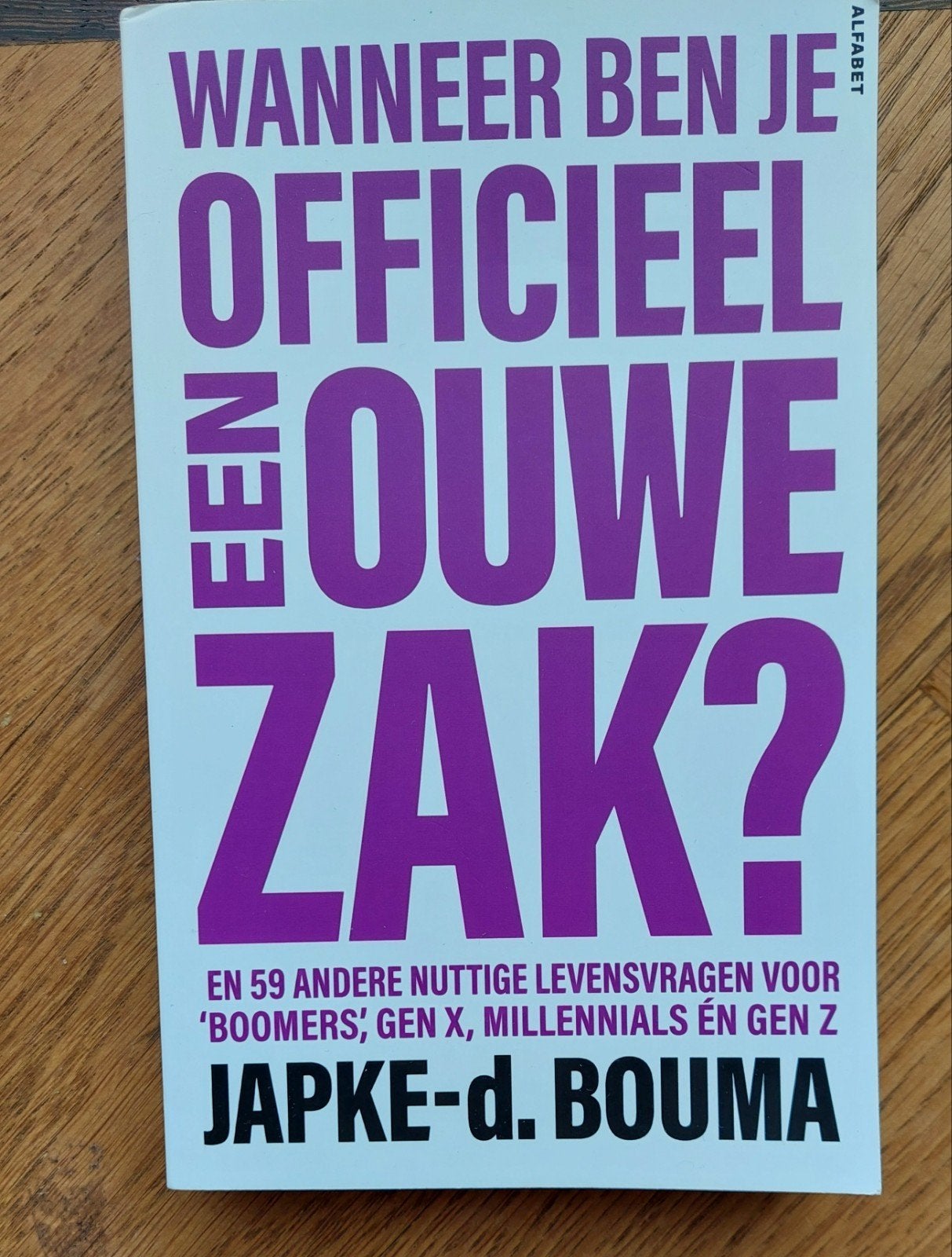 Wanneer ben je officieel een ouwe zak? - Japke-d. Bouma, Ophalen of Verzenden, Zo goed als nieuw, Japke d bouma, Nederland