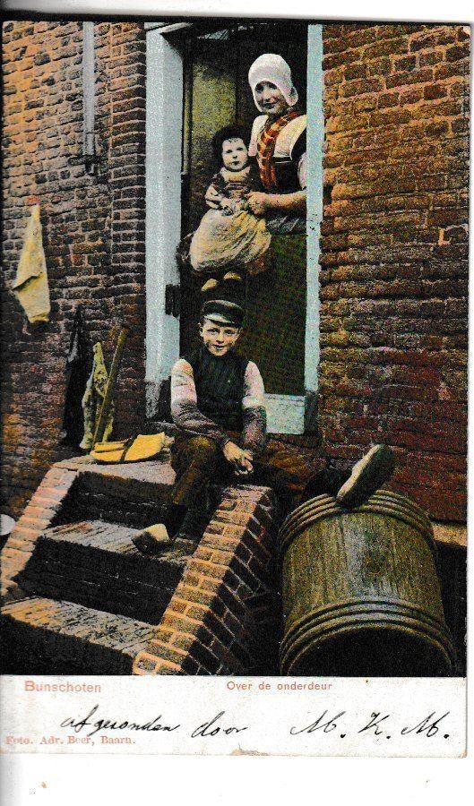 BUNSCHOTEN - over de ONDERDEUR, Ophalen of Verzenden, Voor 1920, Gelopen, Klederdracht