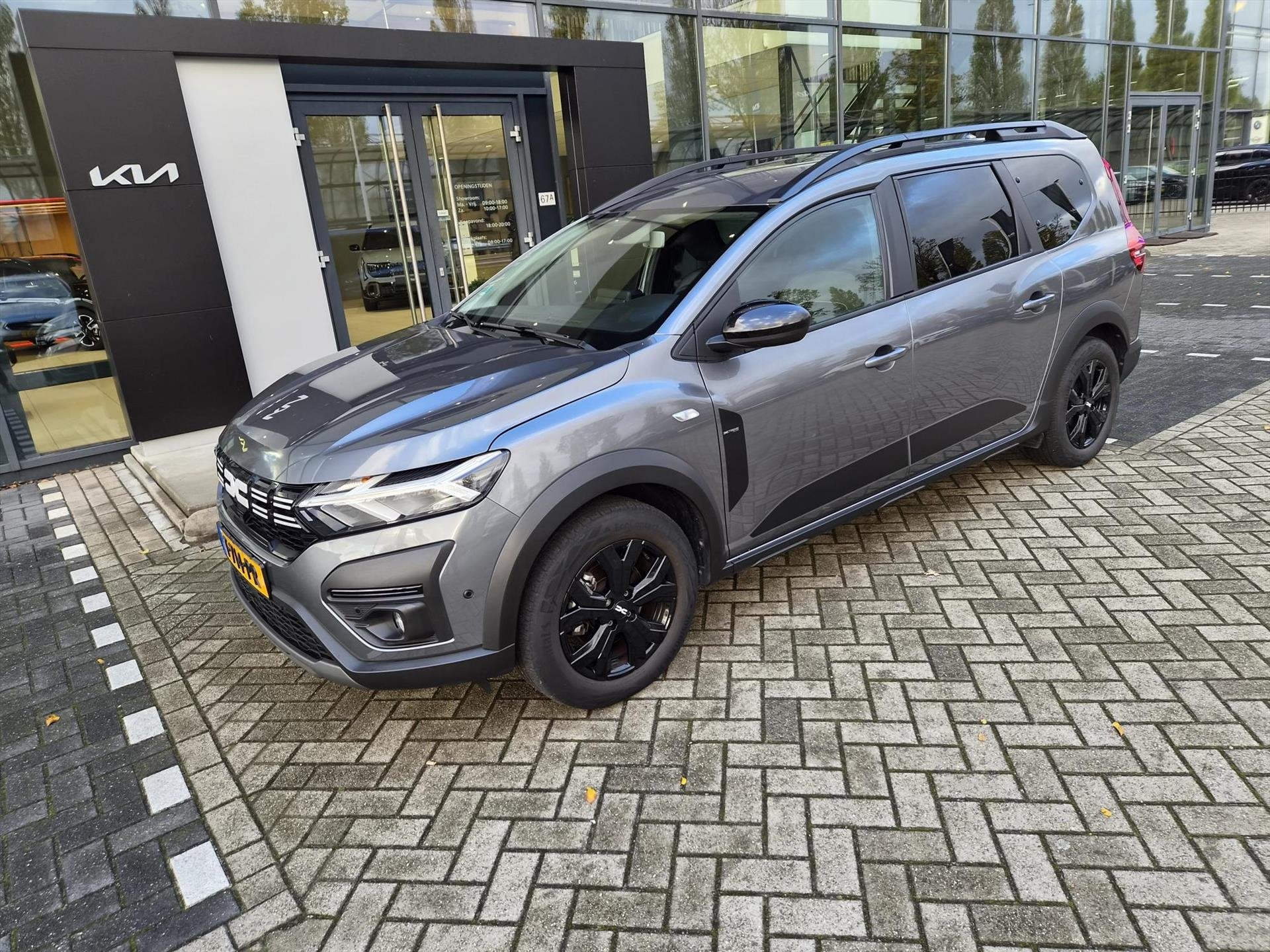 DACIA Jogger Hybrid 140pk Automaat 7Persoons Extreme Navi/ C, Auto's, Gebruikt, 4 cilinders, 7 stoelen, Origineel Nederlands