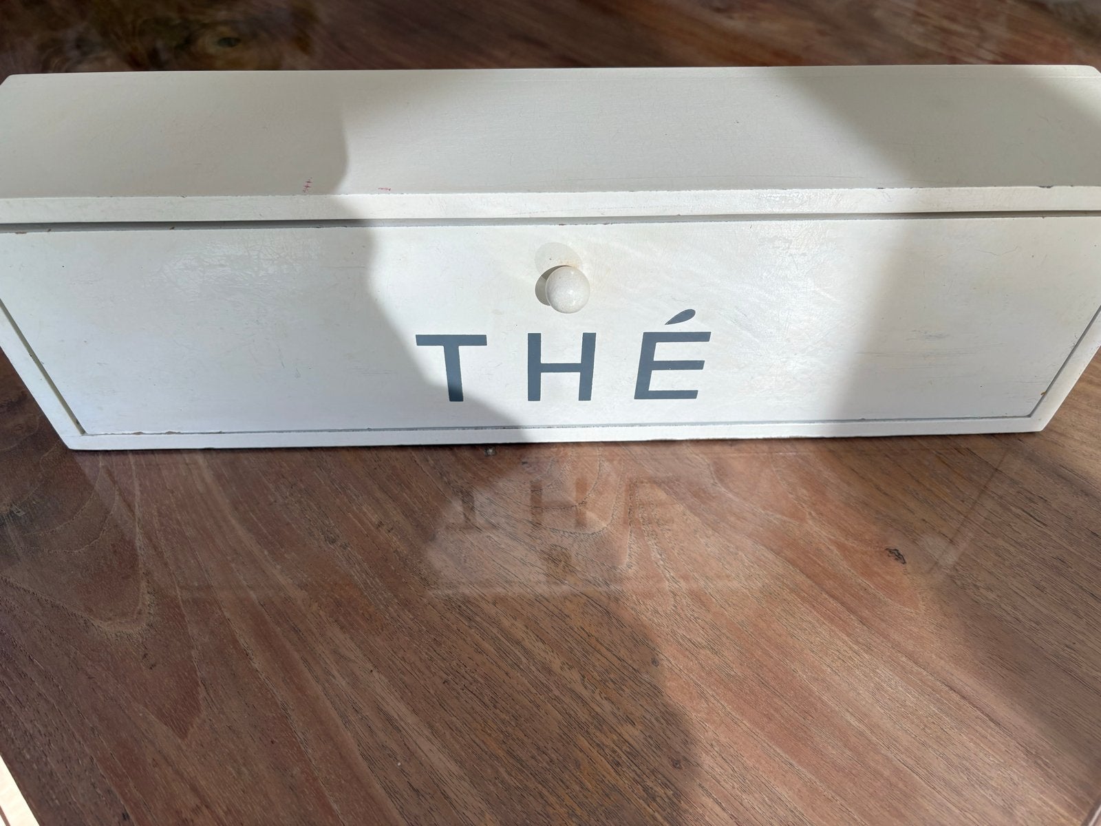 Witte theedoos met 5 vakken en 'THÉ' opdruk, Gebruikt, Hout, Ophalen of Verzenden, Wit
