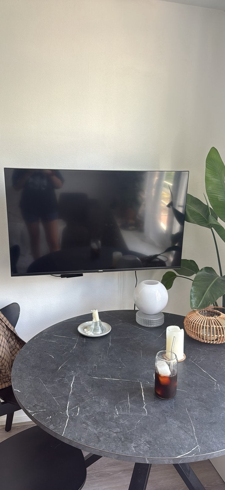 Chiq smart TV 43inch with adjustable wall mount, Ophalen, Zo goed als nieuw