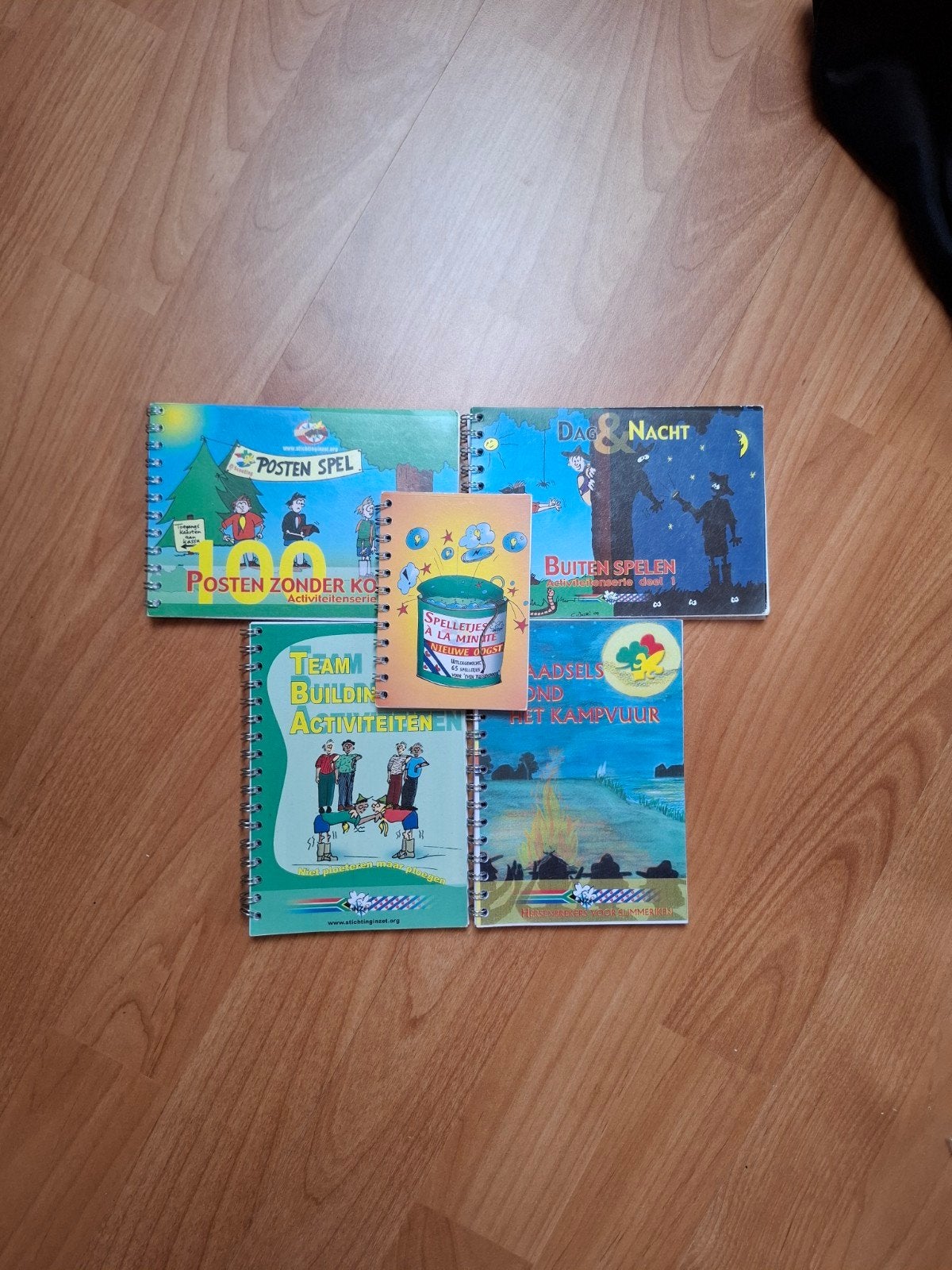 Spelletjesboeken: Posten, Buiten Spelen, Team Building, Ophalen of Verzenden, Zo goed als nieuw, Overige onderwerpen, Geschikt voor kinderen