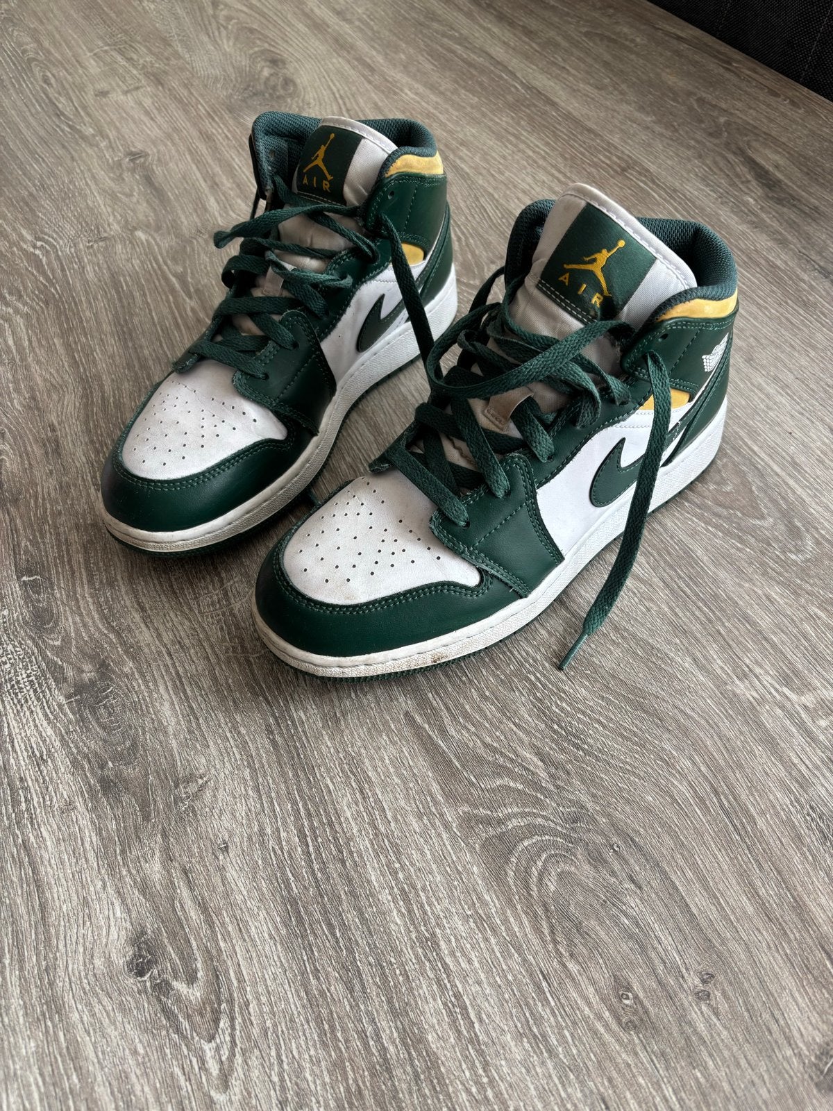 Nike Air Jordan 1 Mid - Groen/Wit/Geel, Overige kleuren, Ophalen of Verzenden, Sneakers of Gympen, Gedragen