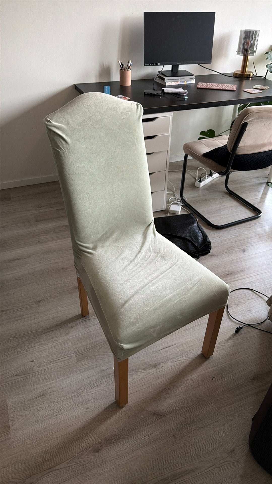 Gratis 2 stoelen met lichtgroene hoes, Huis en Inrichting, Stoelen, Ophalen, Gebruikt, Overige kleuren, Eén