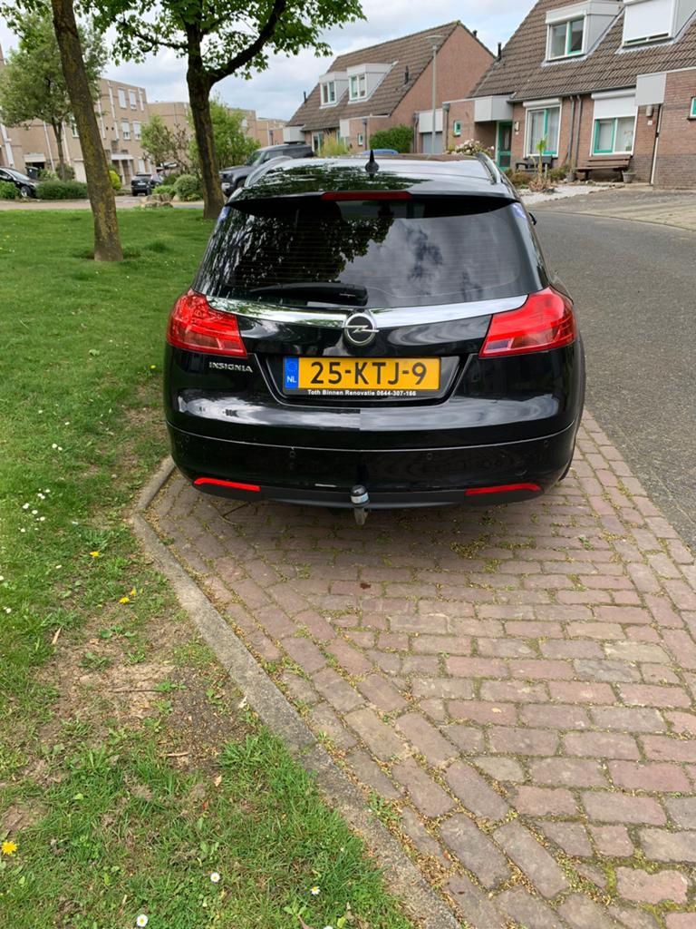 Opel Insignia 1.8 103KW Sports Tourer 2010 Zwart, Auto's, 1350 kg, Zwart, 4 cilinders, 1796 cc