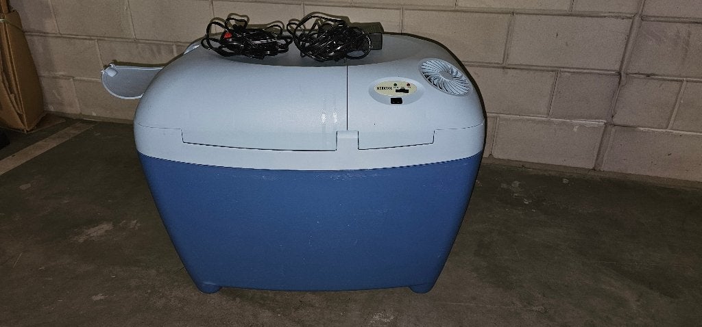 Koelbox 220 en 12 volt, Ophalen, Zo goed als nieuw