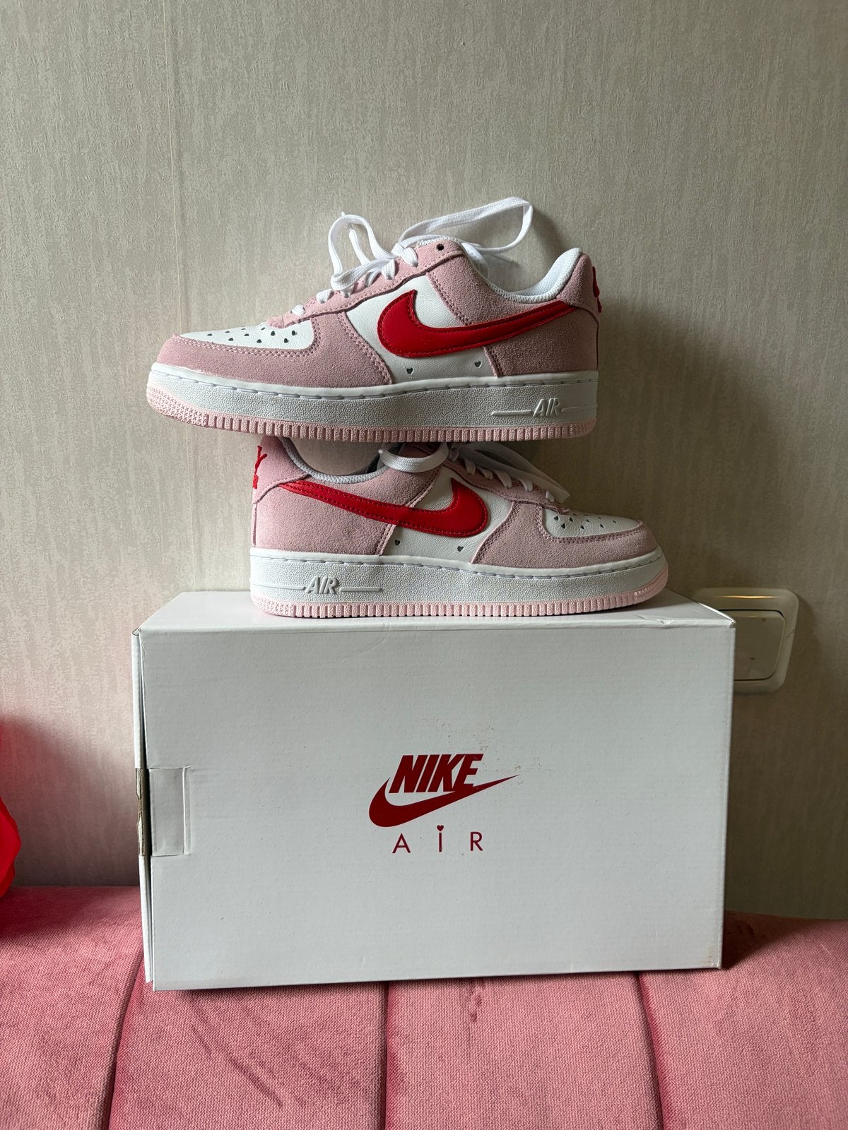 Nike Air Force 1 '07 QS Valentine's Day (2021) - Maat 38, Nieuw, Ophalen of Verzenden, Sneakers of Gympen, Roze