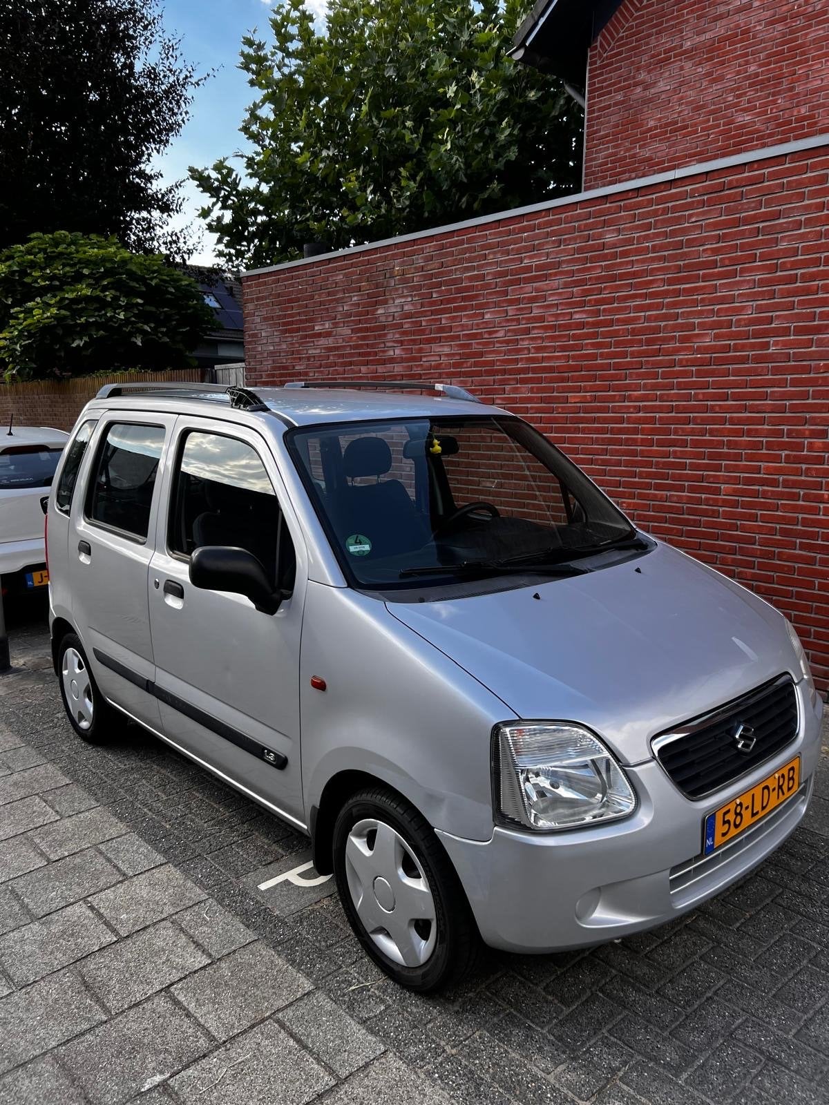 Suzuki Wagon R+ 1.3 2002 Grijs, Voorwielaandrijving, Stof, 31 €/maand, 4 cilinders