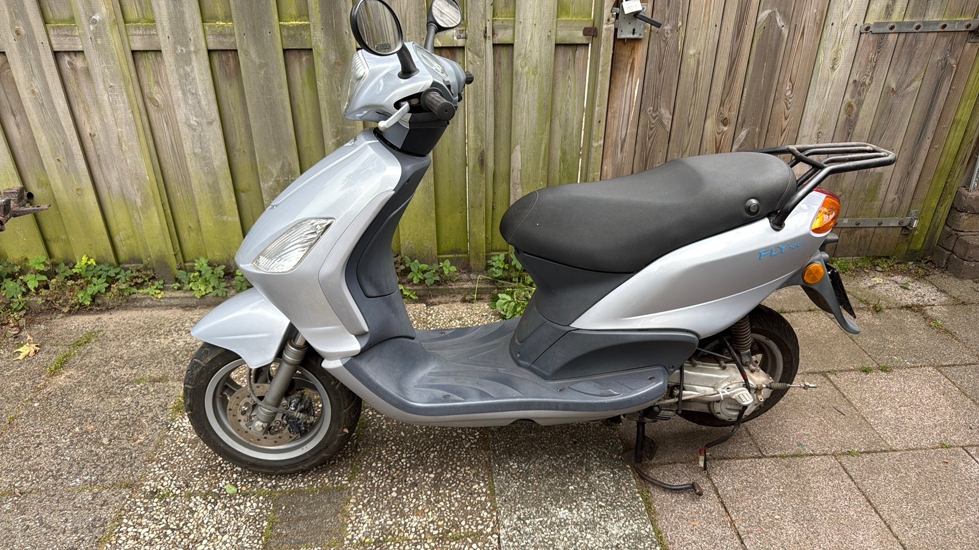Piaggio Fly scooter voor onderdelen - Zilverkleurig