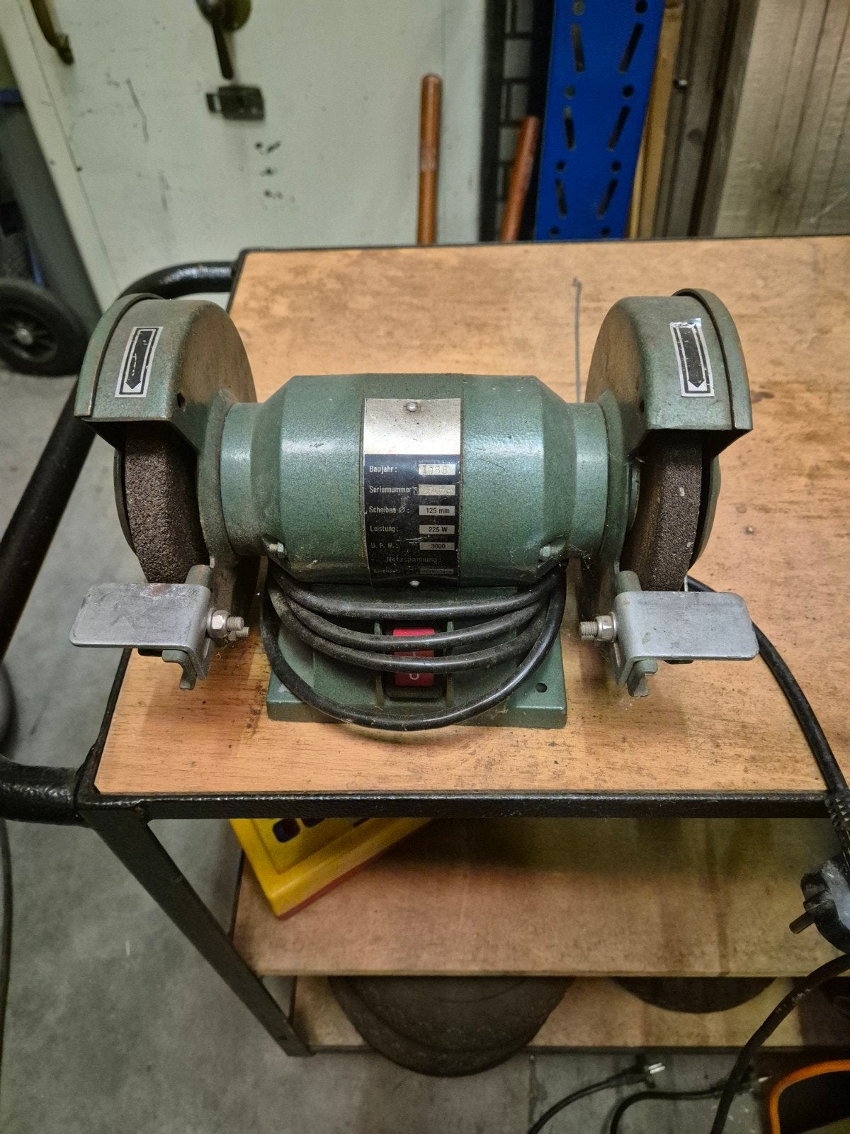 Robuuste Werkbankslijpmachine - 225W, Doe-het-zelf en Verbouw, Ophalen, Gebruikt, Minder dan 700 watt, Werkbankslijpmachine