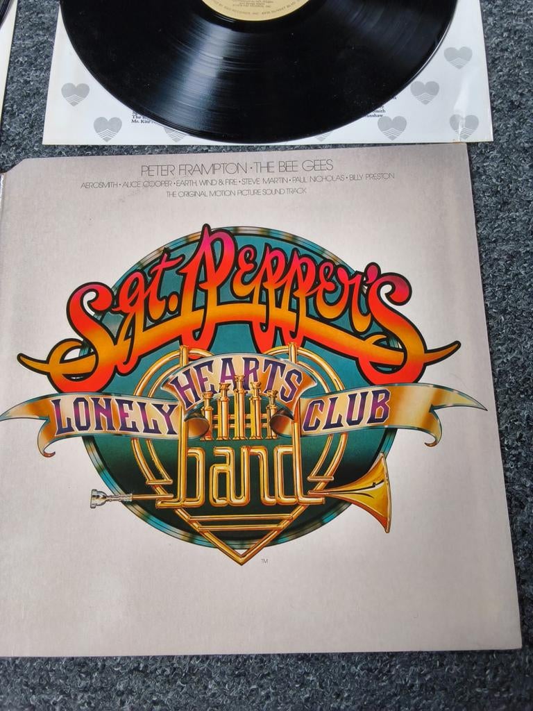 SGT PEPPER  ( PETER FRAMPTON - TH BEE GEES ( cpl,met bijlage, Ophalen of Verzenden, Zo goed als nieuw