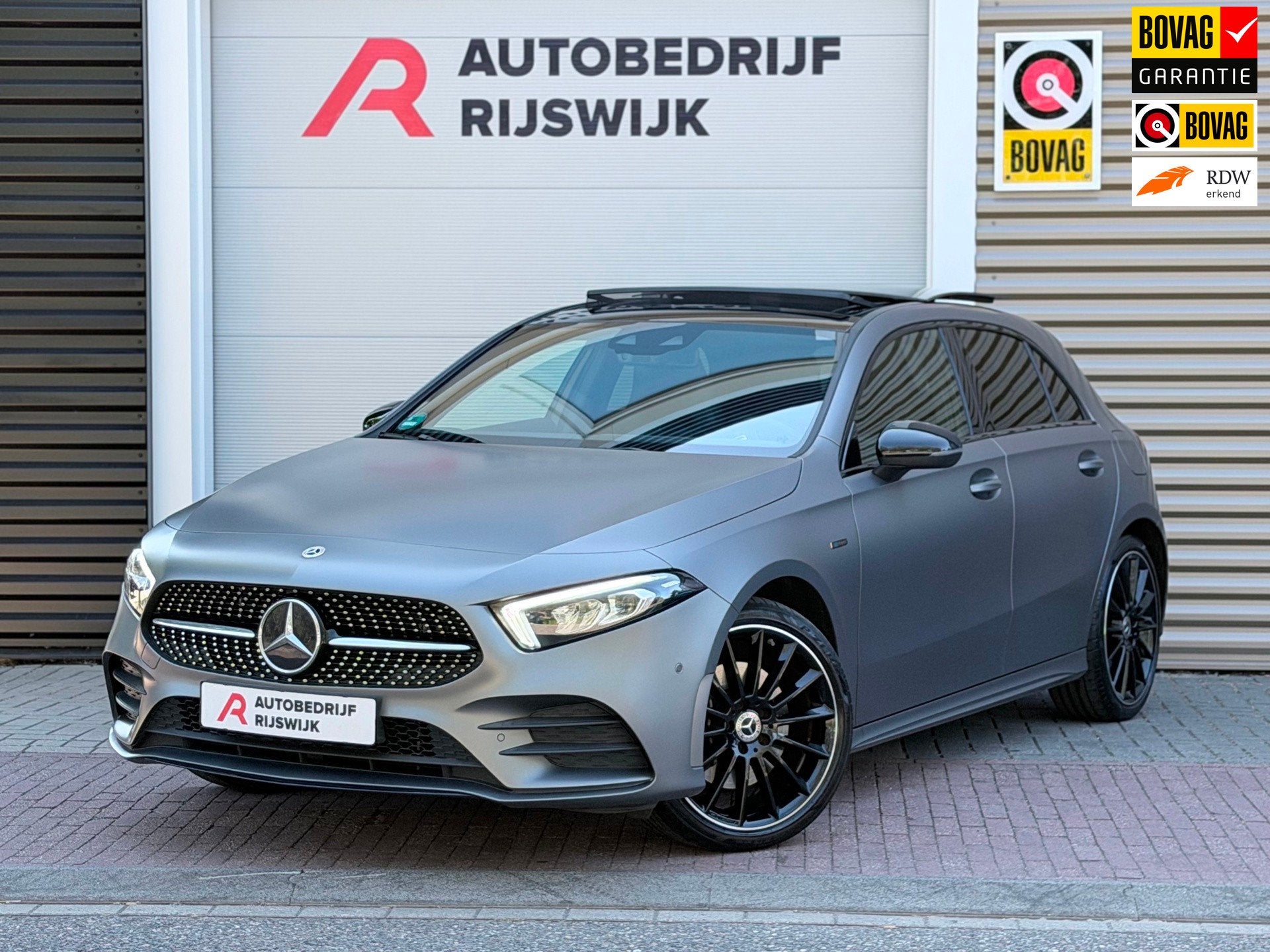 Mercedes-Benz A-klasse 250 e Premium Pano/Sfeer/Blindspot, Auto's, Gebruikt, 4 cilinders, Alcantara, Automatische klimaatregeling