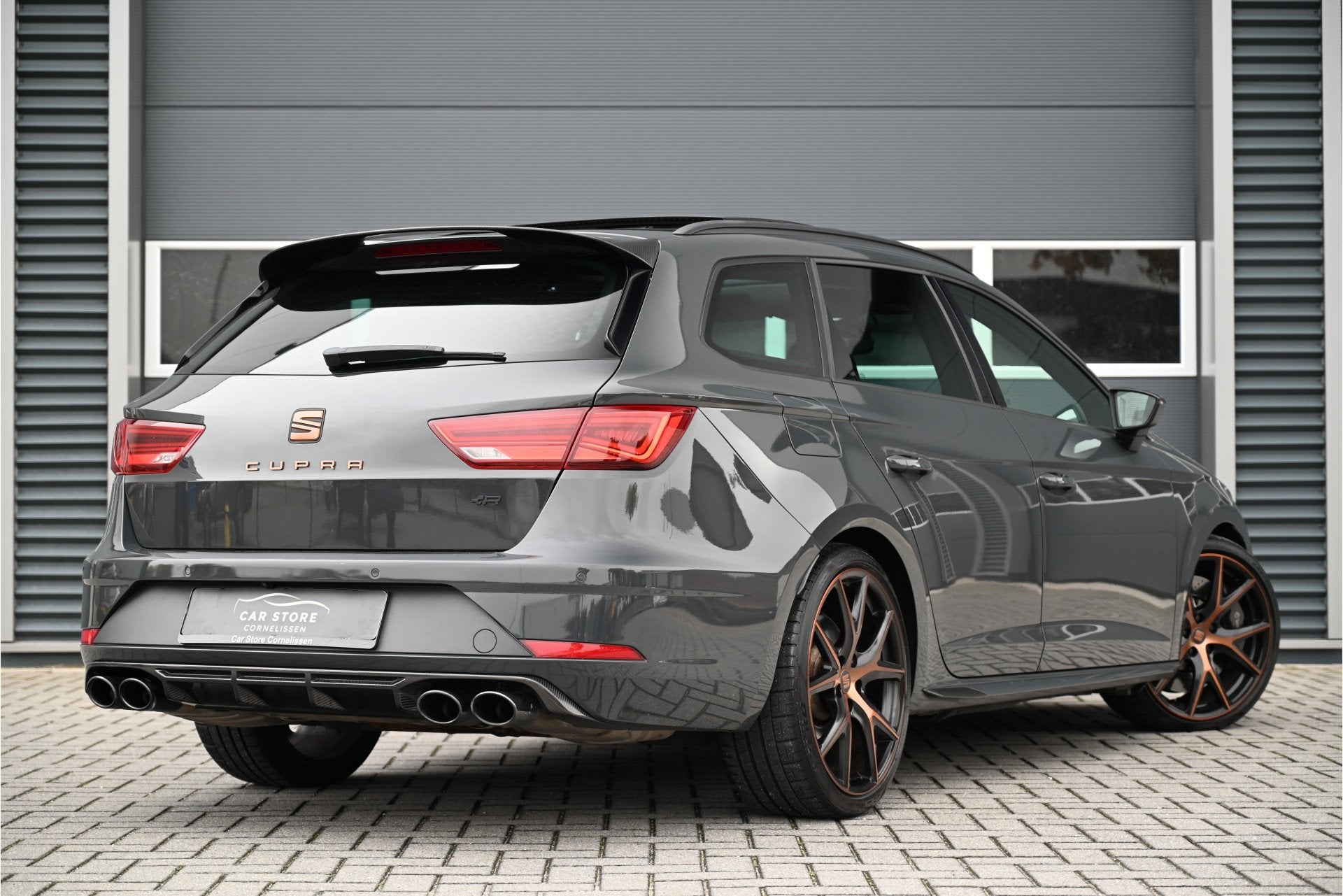 SEAT Leon ST 2.0 TSI 4DRIVE CUPRA R 300+ PK / PANO / CARBON, Auto's, Automaat, Gebruikt, 4 cilinders, 1984 cc